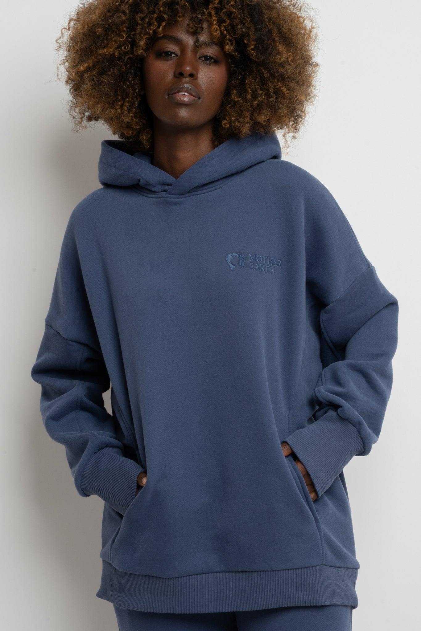 BLUZA OVERSIZE Z KAPTUREM GRANATOWA - EGERIA
