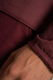 T-SHIRT OVERSIZE Z DELIKATNYM EFEKTEM SPRANIA BORDOWY - TOBALAI