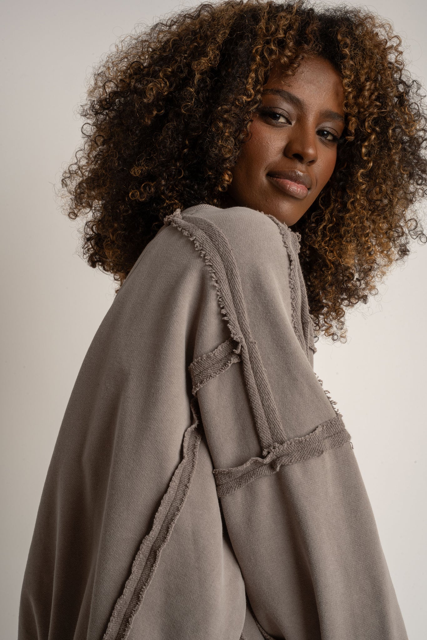 BLUZA Z EFEKTEM WASHED MOCCA - DALARNA