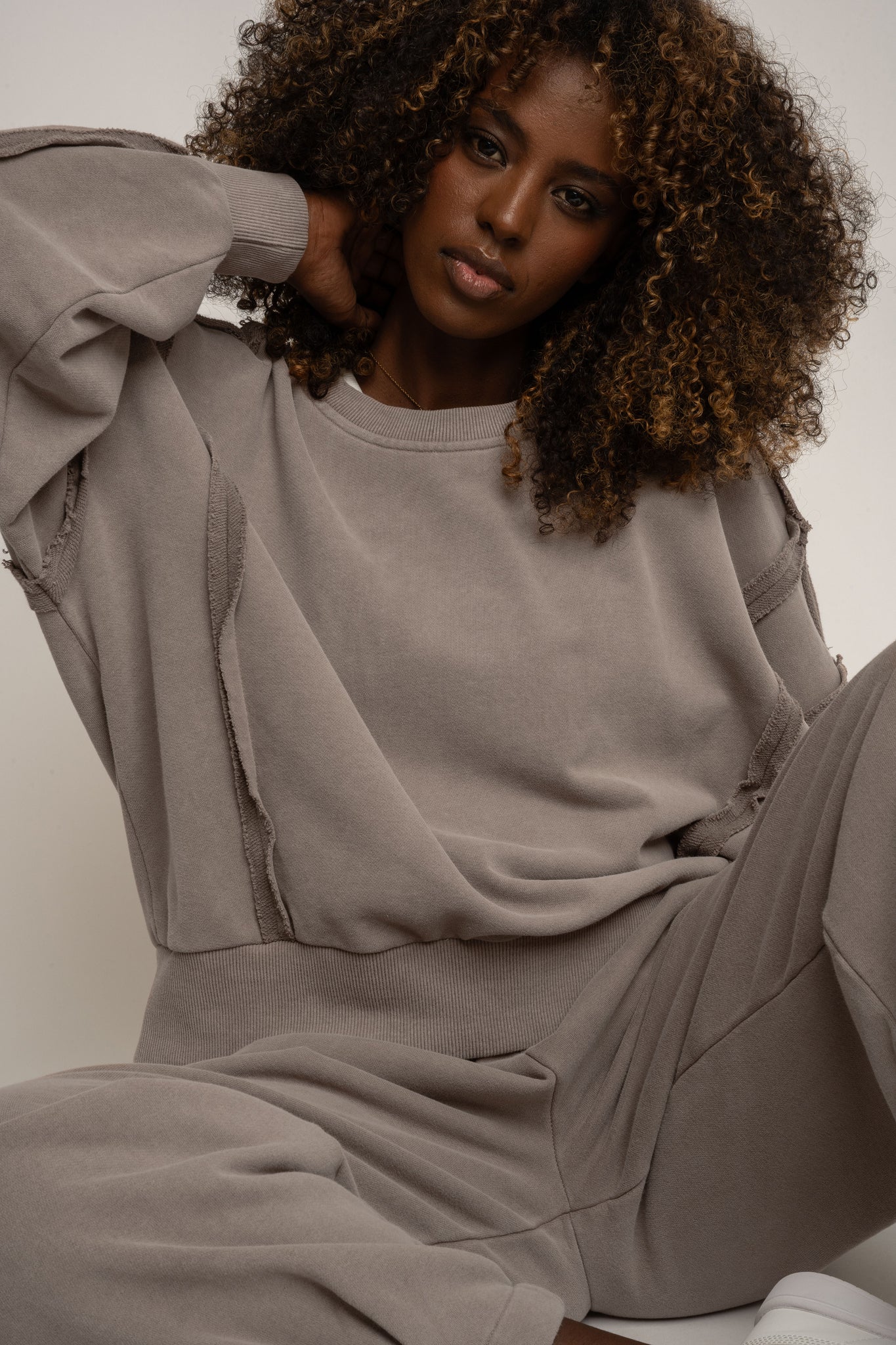 BLUZA Z EFEKTEM WASHED MOCCA - DALARNA
