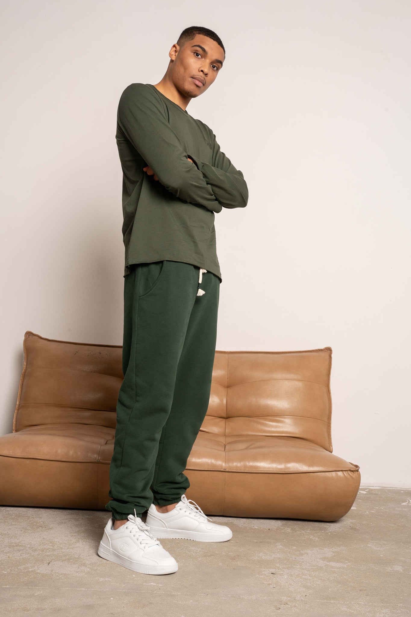 T-SHIRT OVERSIZE Z DELIKATNYM EFEKTEM SPRANIA ZIELONY - TOBALAI