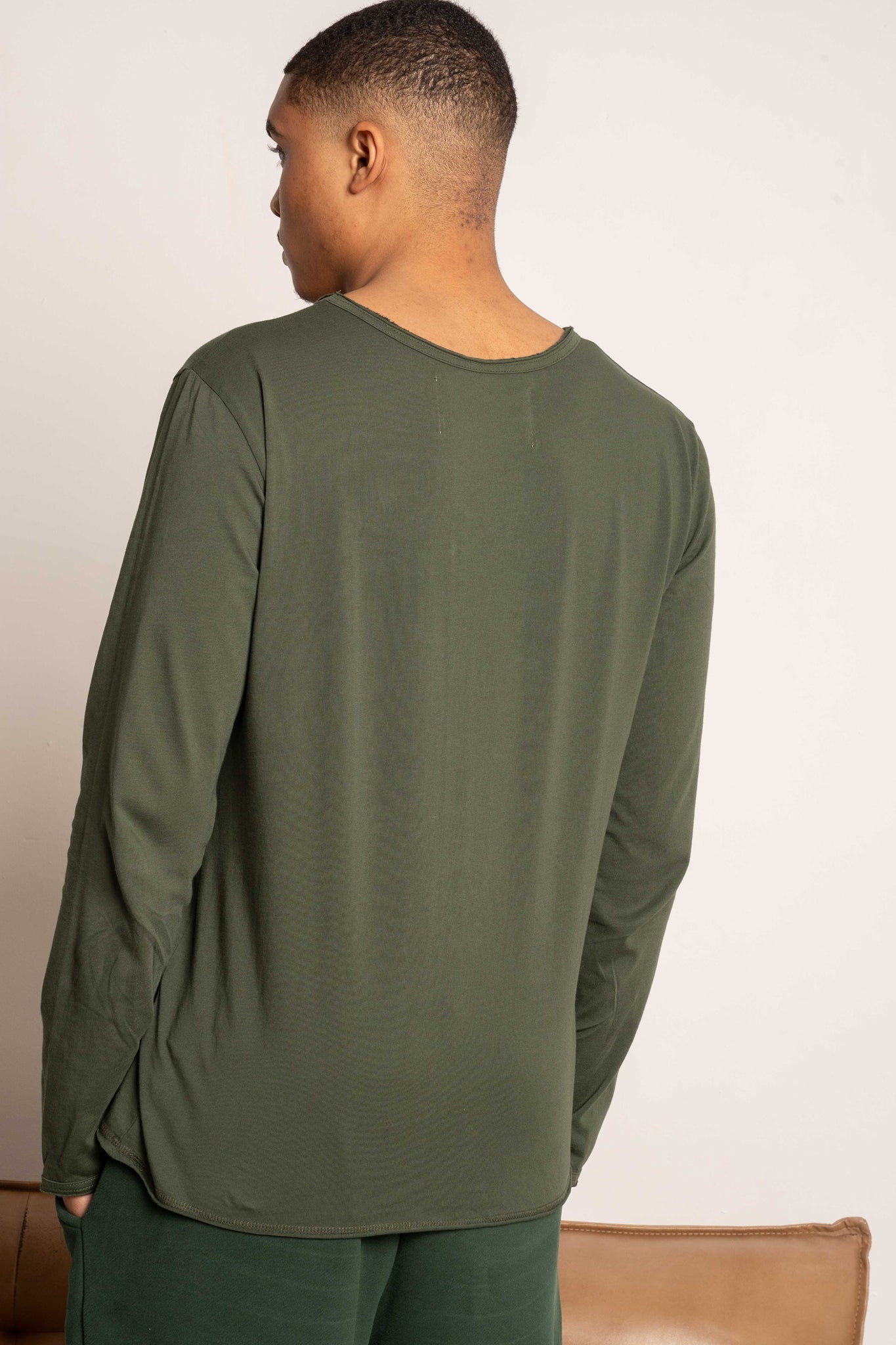 T-SHIRT OVERSIZE Z DELIKATNYM EFEKTEM SPRANIA ZIELONY - TOBALAI