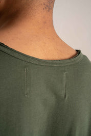 T-SHIRT OVERSIZE Z DELIKATNYM EFEKTEM SPRANIA ZIELONY - TOBALAI