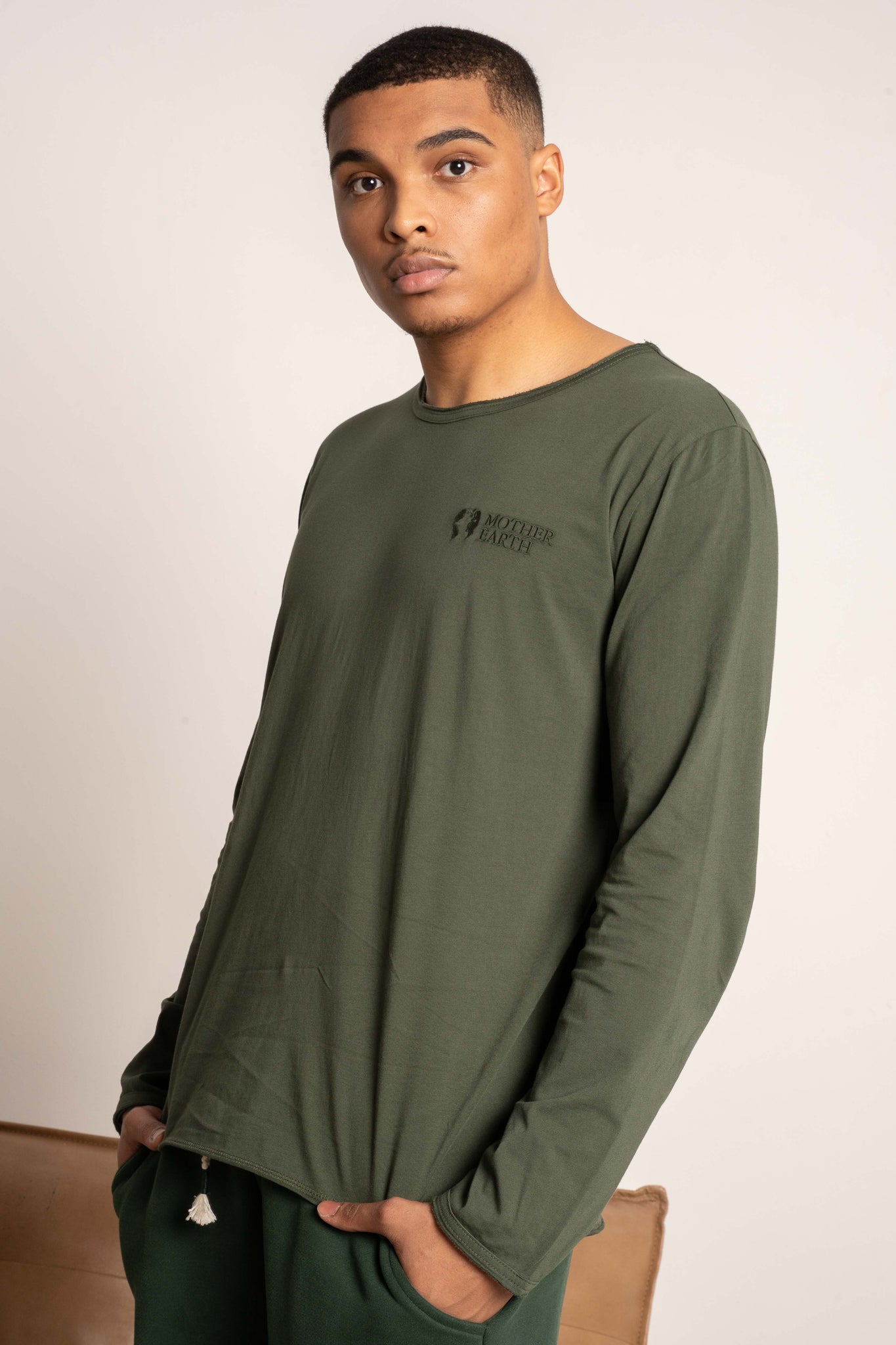 T-SHIRT OVERSIZE Z DELIKATNYM EFEKTEM SPRANIA ZIELONY - TOBALAI