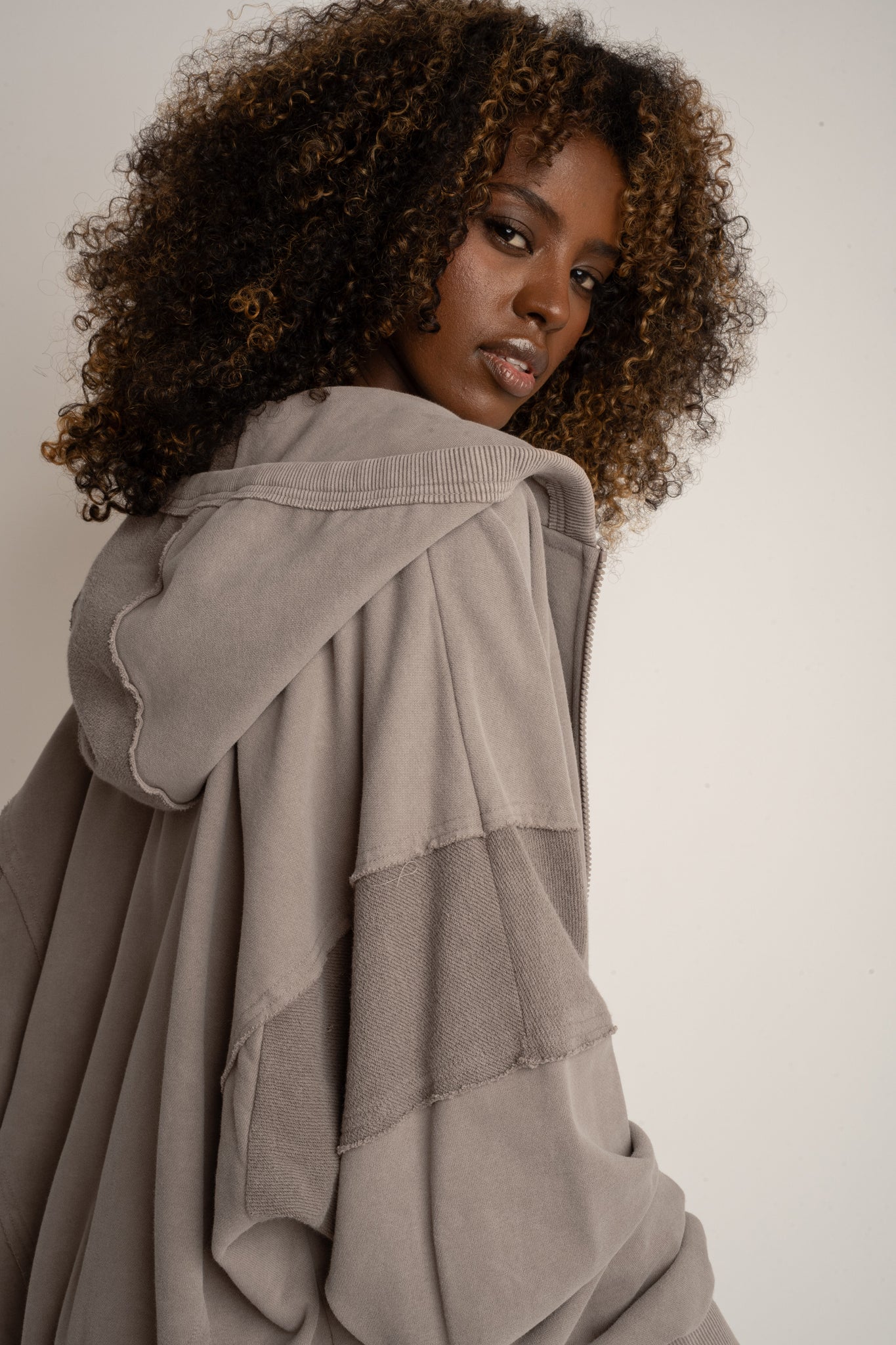 BLUZA Z EFEKTEM WASHED MOCCA - TRONDHEIM