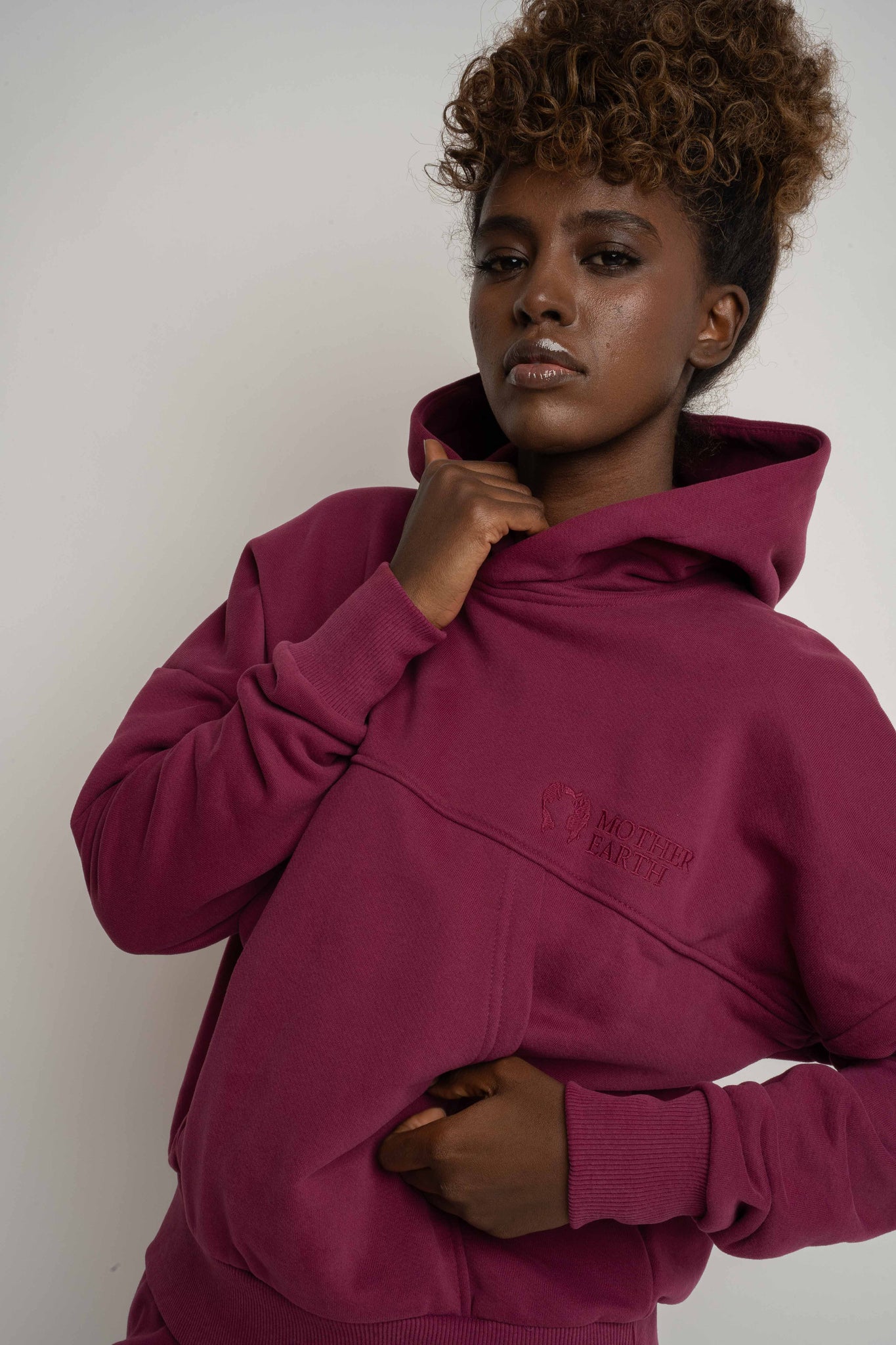 BLUZA Z KAPTUREM BURGUNDOWA - MURIA