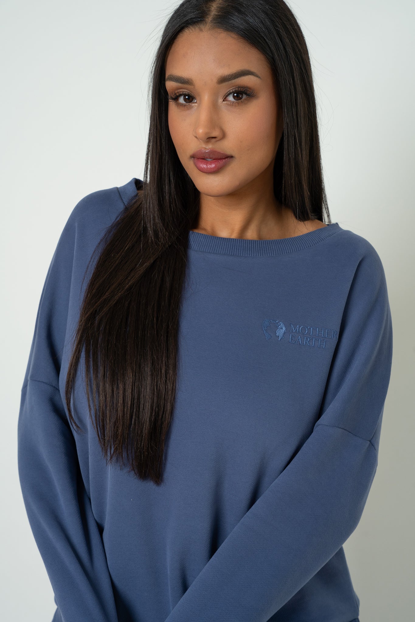 BLUZA OVERSIZE Z SZEROKIM DEKOLTEM GRANATOWA  - MULL