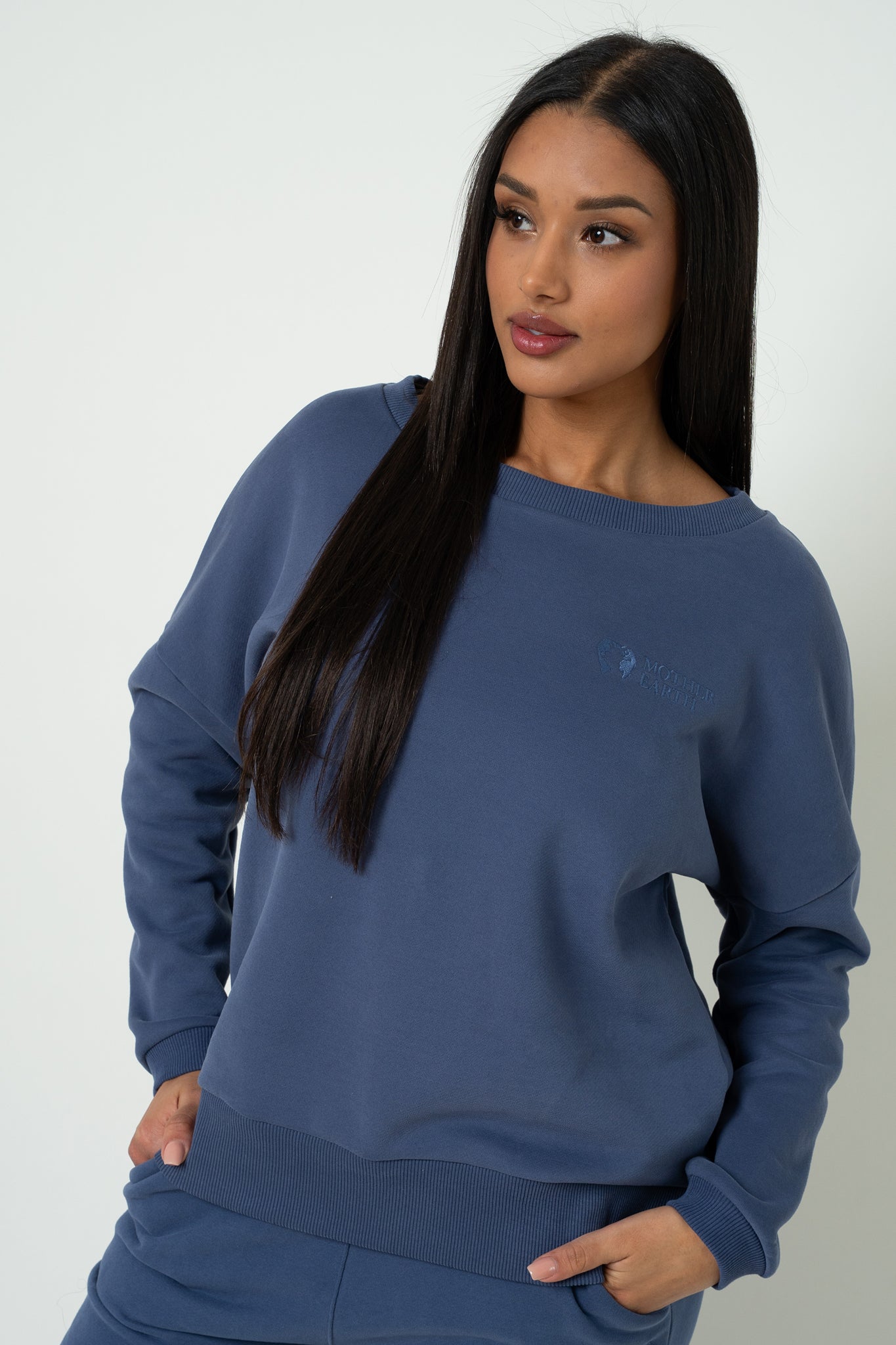 BLUZA OVERSIZE Z SZEROKIM DEKOLTEM GRANATOWA  - MULL