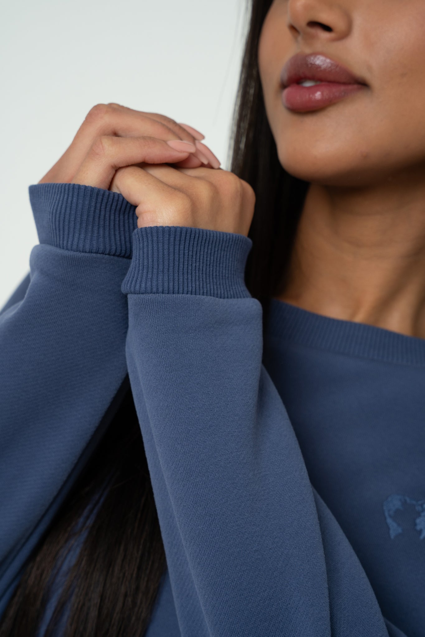 BLUZA OVERSIZE Z SZEROKIM DEKOLTEM GRANATOWA  - MULL