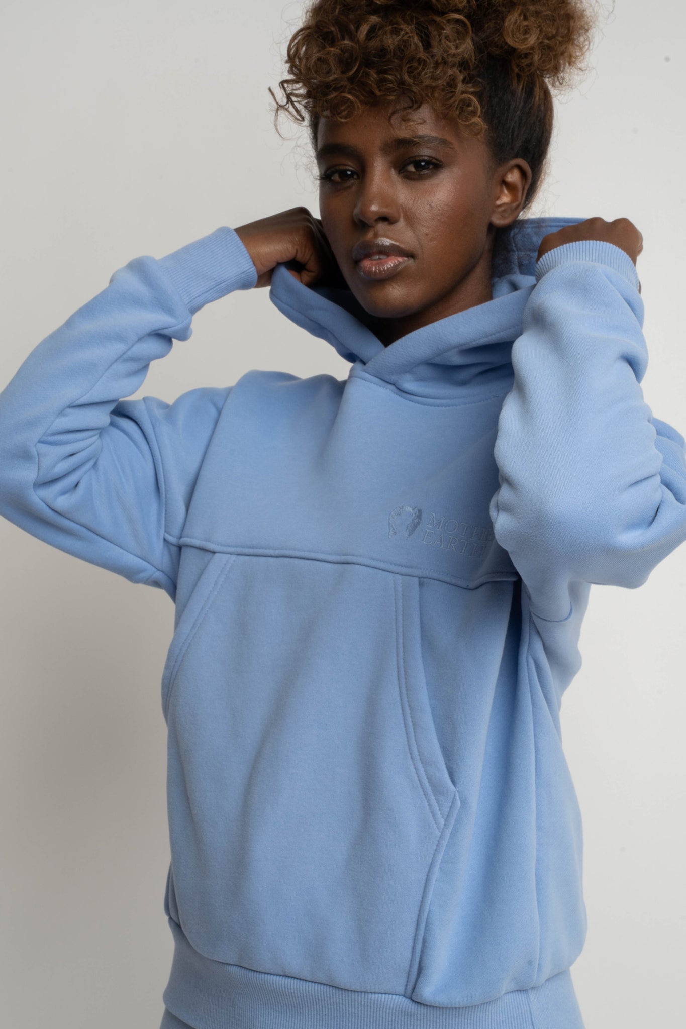 BLUZA Z KAPTUREM BŁĘKITNA - MURIA