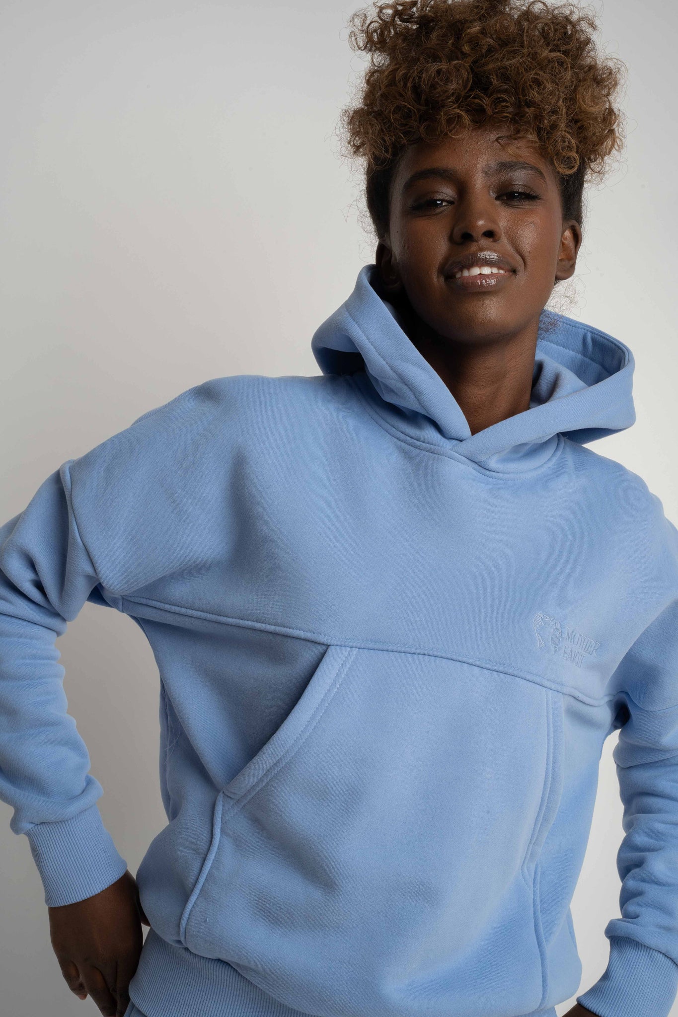 BLUZA Z KAPTUREM BŁĘKITNA - MURIA