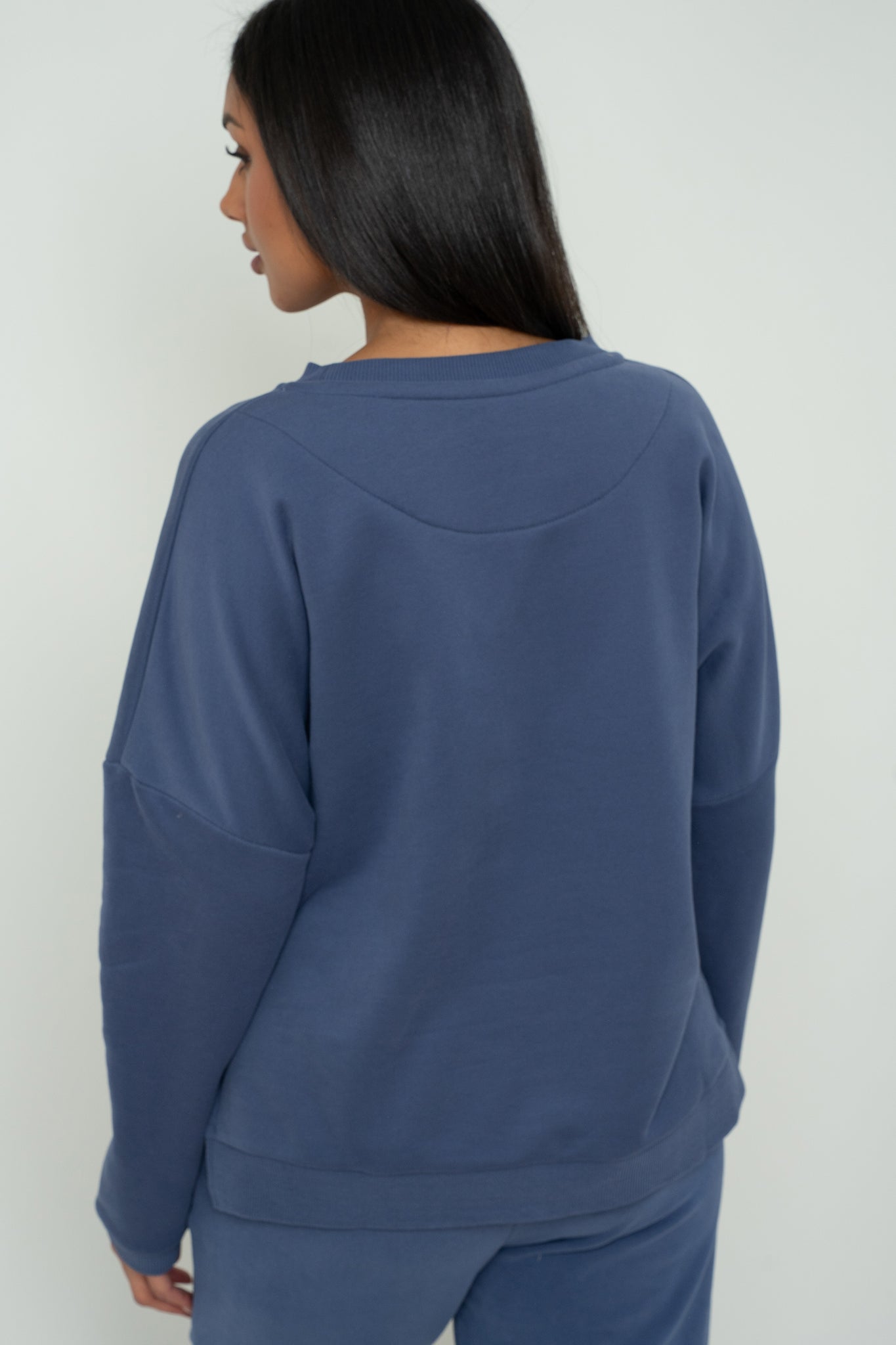 BLUZA O KROJU REGULAR FIT Z DŁUŻSZYM TYŁEM GRANATOWA - COOK