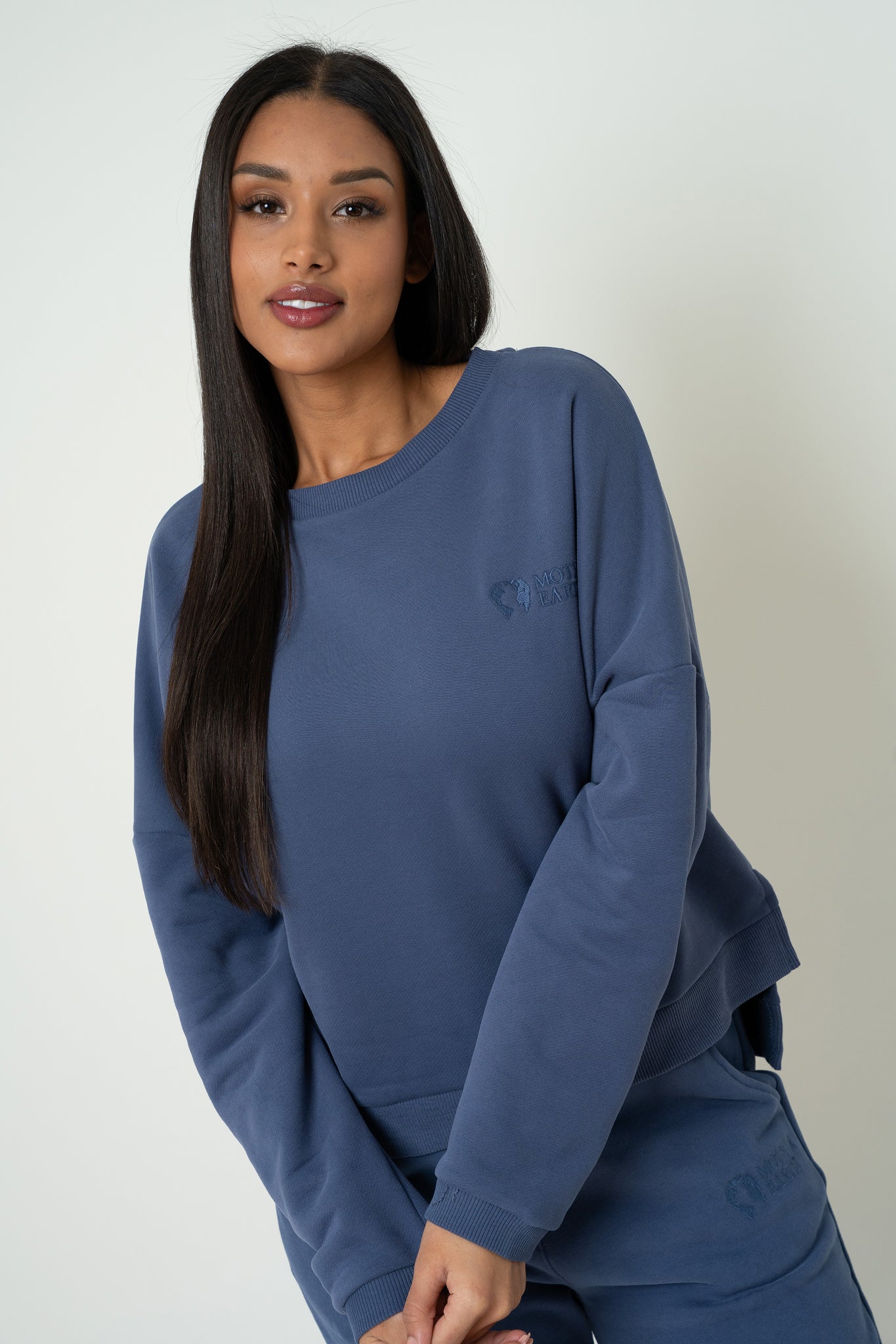 BLUZA O KROJU REGULAR FIT Z DŁUŻSZYM TYŁEM GRANATOWA - COOK