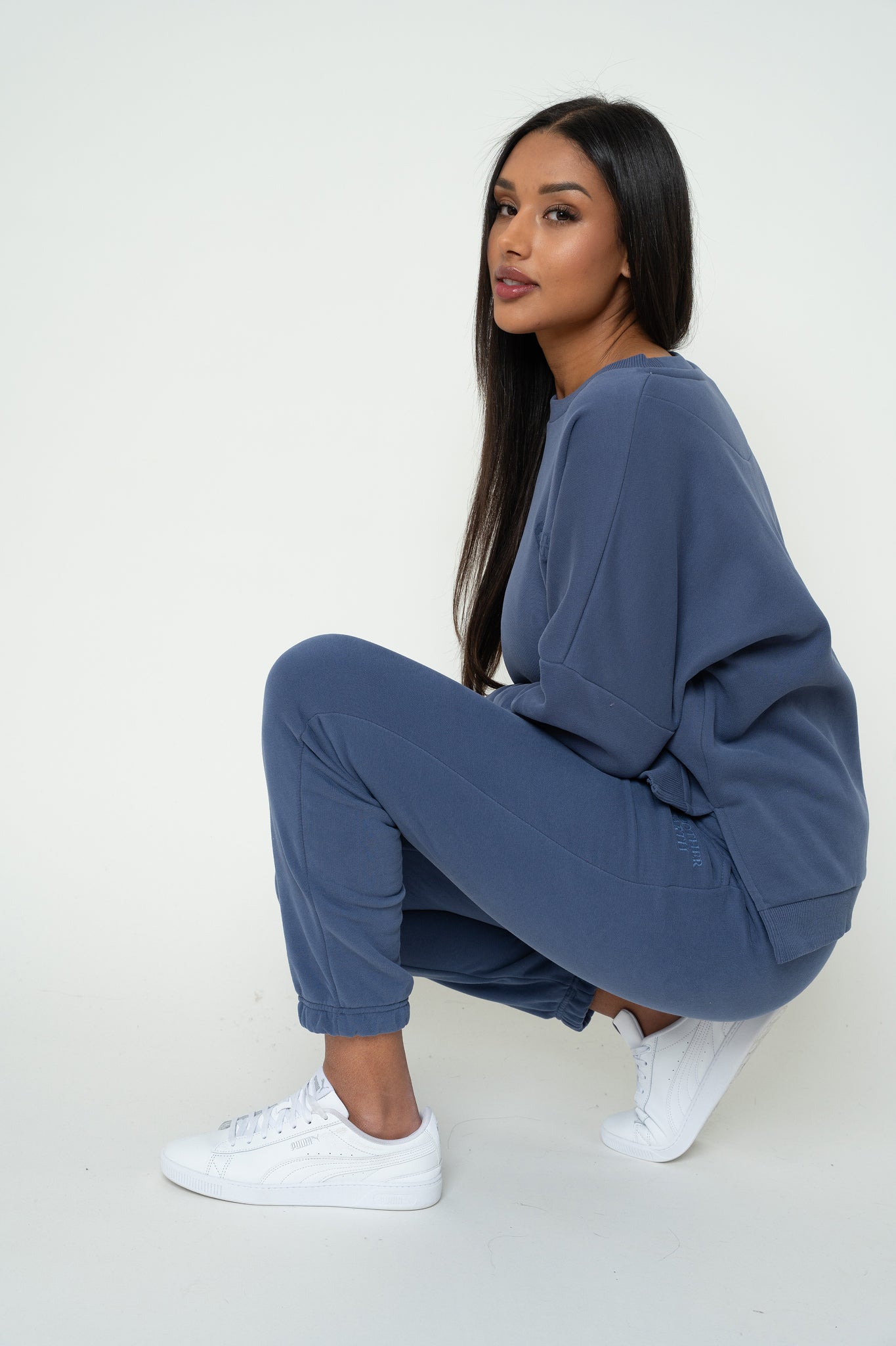 BLUZA O KROJU REGULAR FIT Z DŁUŻSZYM TYŁEM GRANATOWA - COOK
