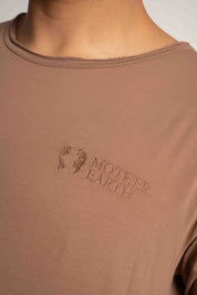 T-SHIRT OVERSIZE Z DELIKATNYM EFEKTEM SPRANIA BRĄZOWY - TOBALAI