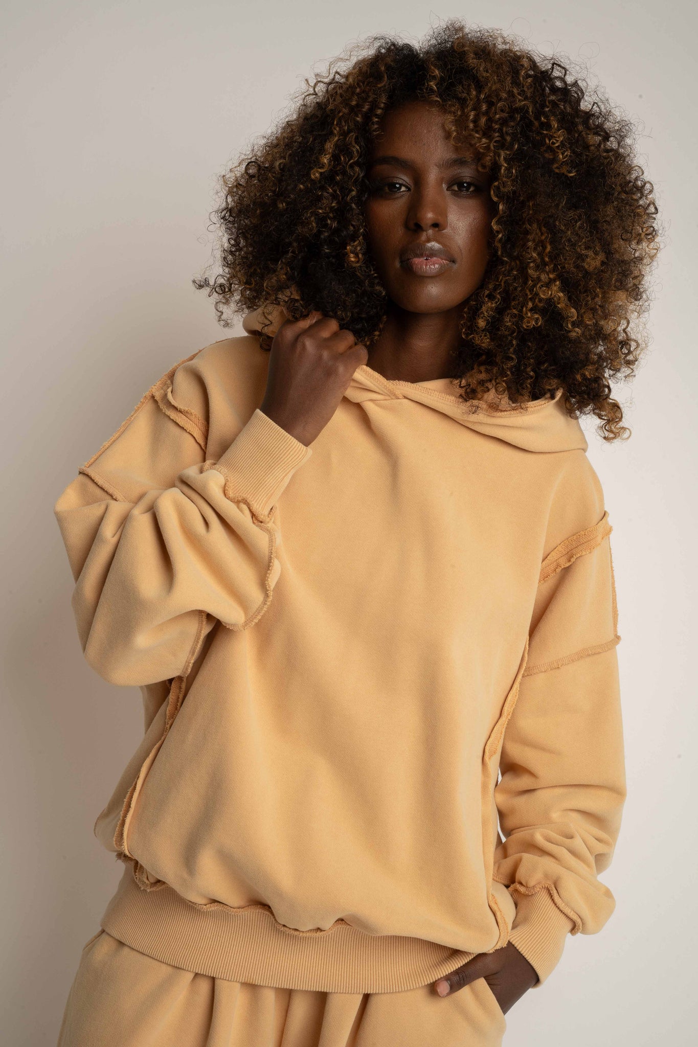 BLUZA Z EFEKTEM WASHED BRZOSKWINIOWA - OSLO