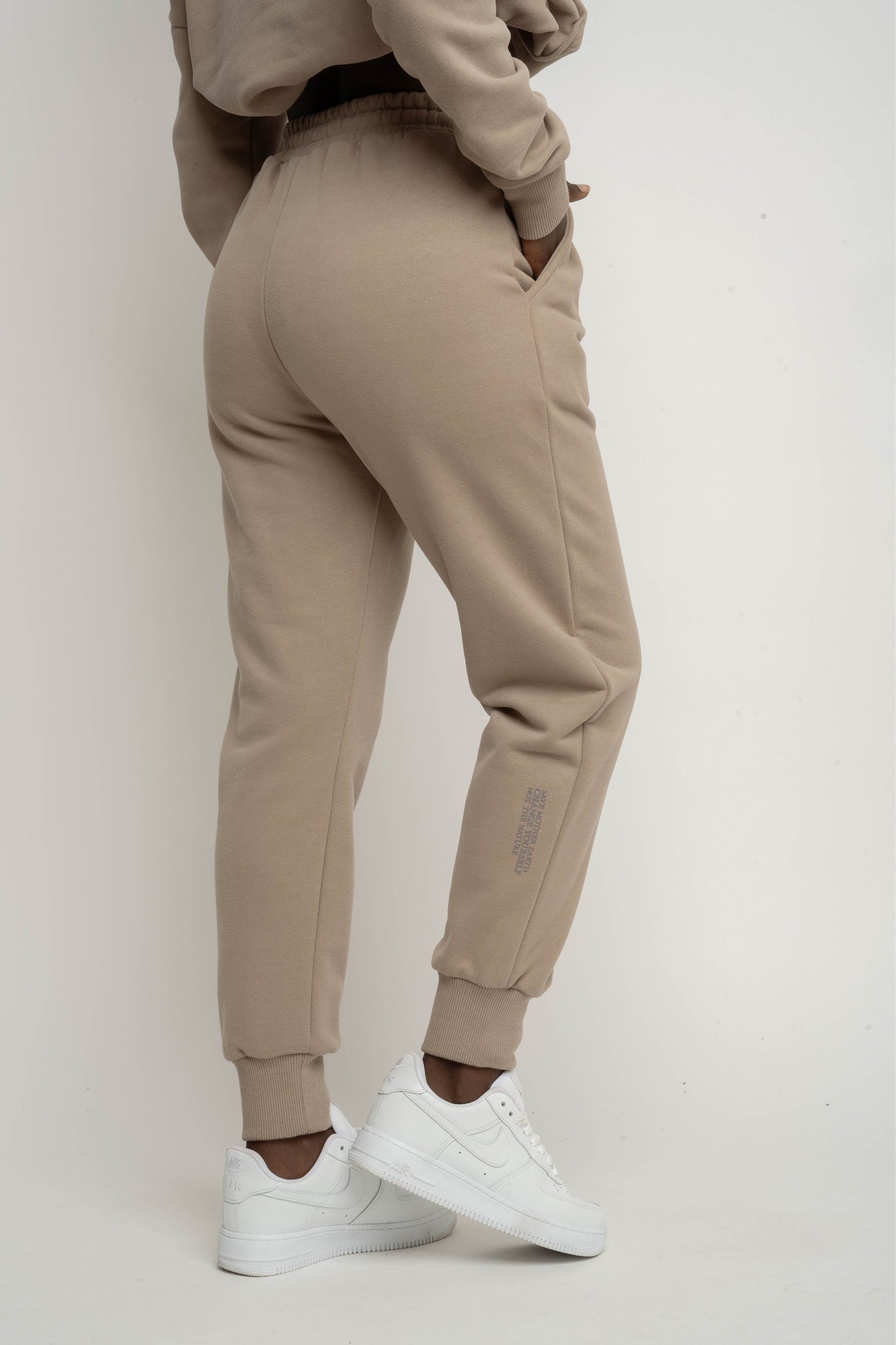 SPODNIE DRESOWE TYPU JOGGER JASNOBRĄZOWE - BEGERA