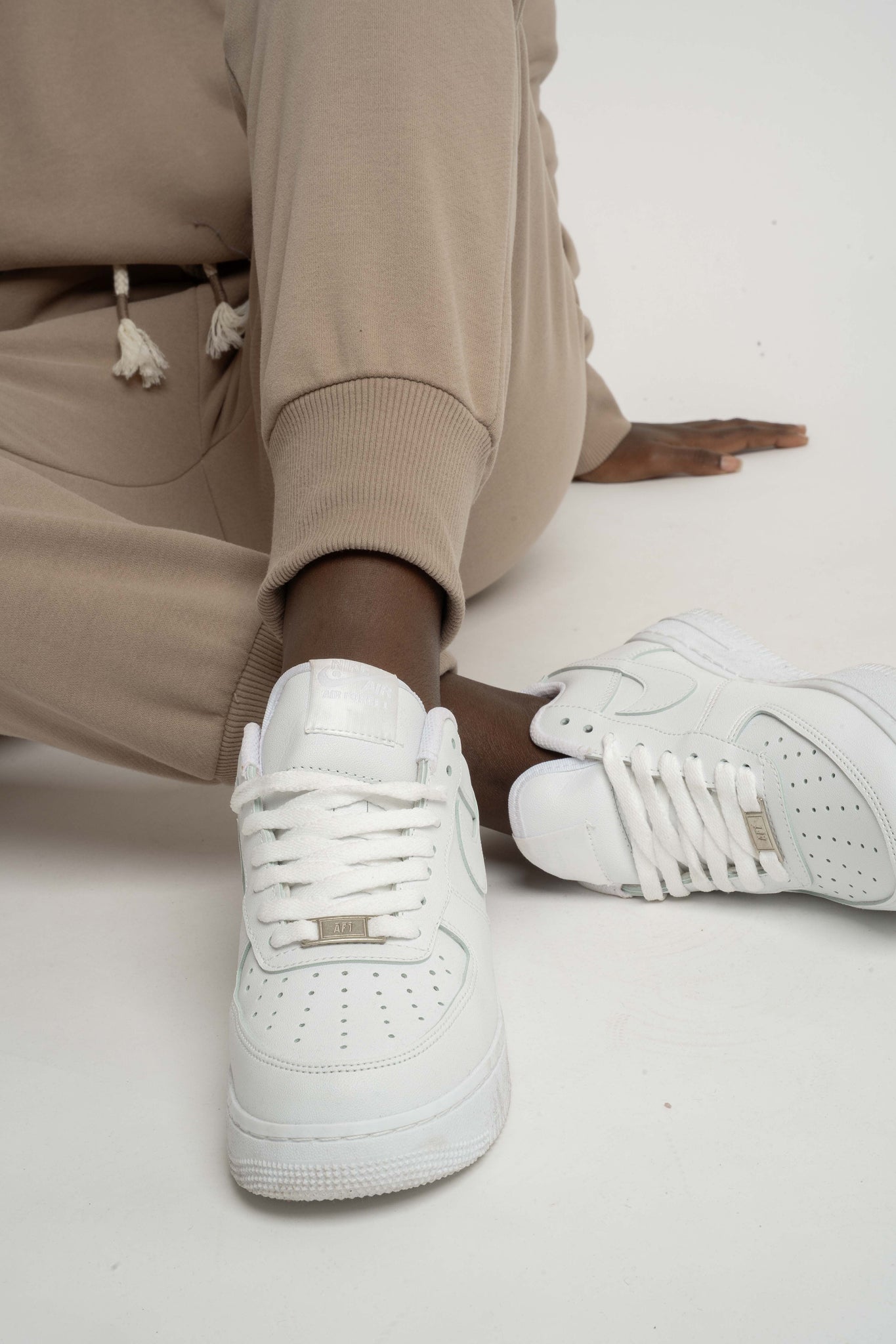 SPODNIE DRESOWE TYPU JOGGER JASNOBRĄZOWE - BEGERA