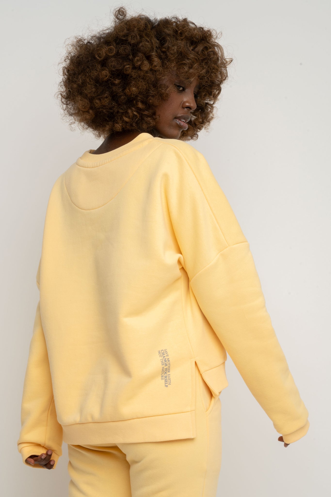 BLUZA O KROJU REGULAR FIT Z DŁUŻSZYM ŻÓŁTA - COOK
