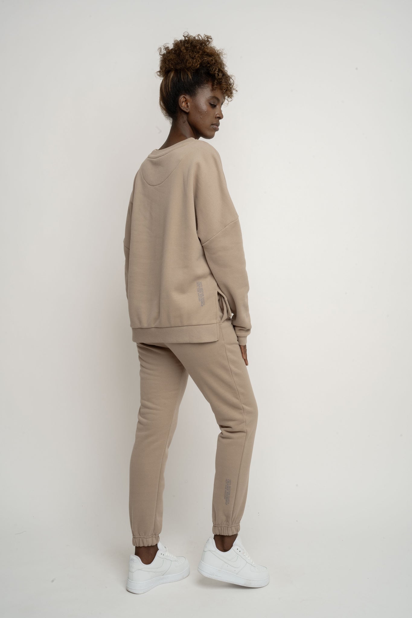 LIGHT BROWN REGULAR FIT SWEATER WITH A LONGER BACK - COOK
