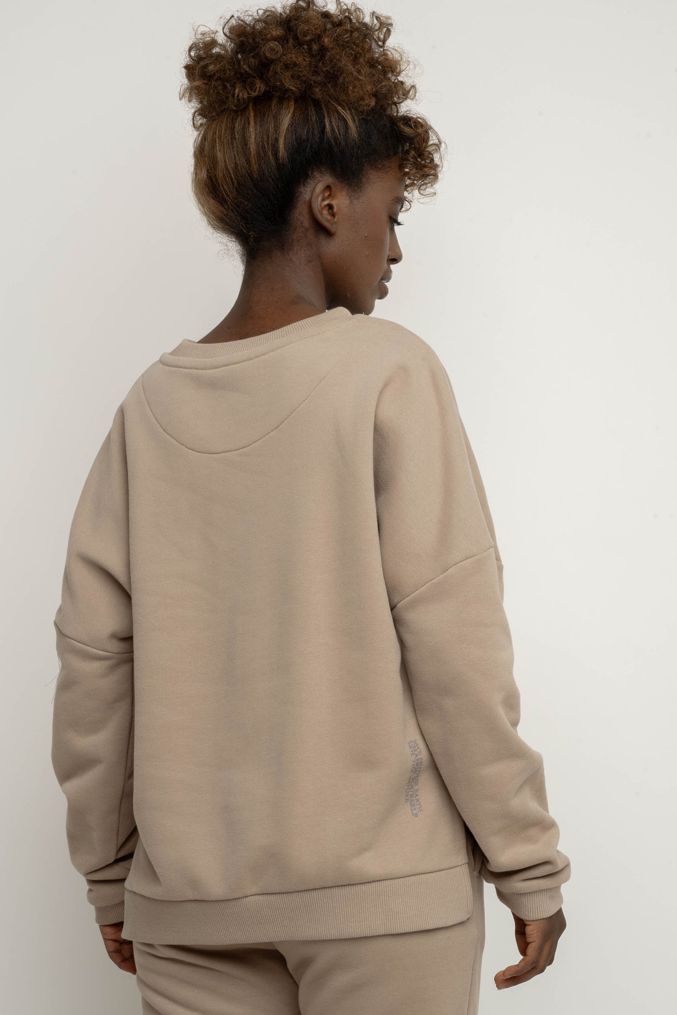 LIGHT BROWN REGULAR FIT SWEATER WITH A LONGER BACK - COOK
