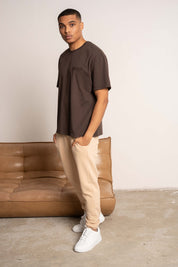 T-SHIRT OVERSIZE Z DELIKATNYM EFEKTEM SPRANIA CIEMNOBRĄZOWY - MOROTAI