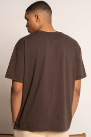 T-SHIRT OVERSIZE Z DELIKATNYM EFEKTEM SPRANIA CIEMNOBRĄZOWY - MOROTAI