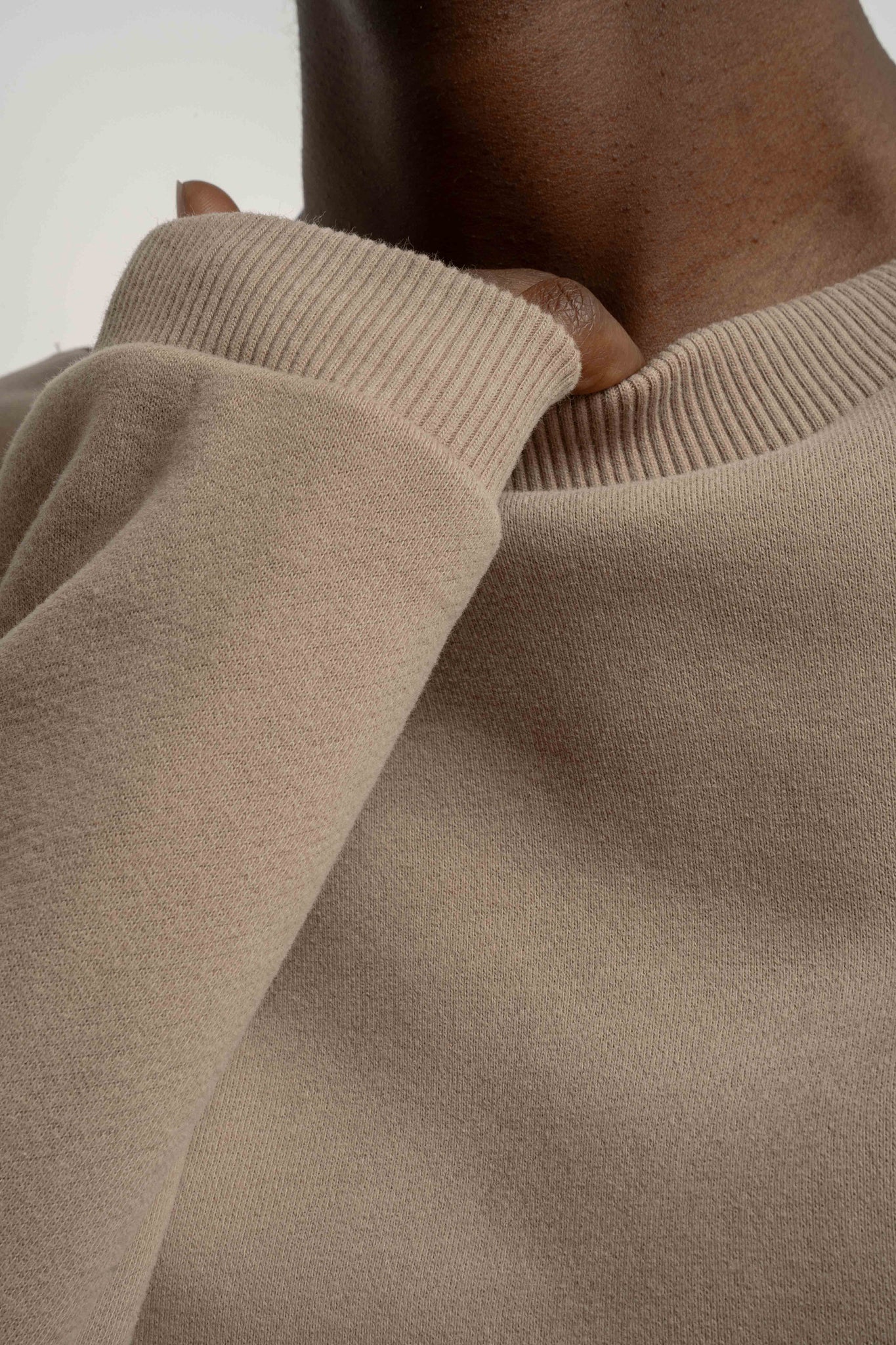 LIGHT BROWN REGULAR FIT SWEATER WITH A LONGER BACK - COOK