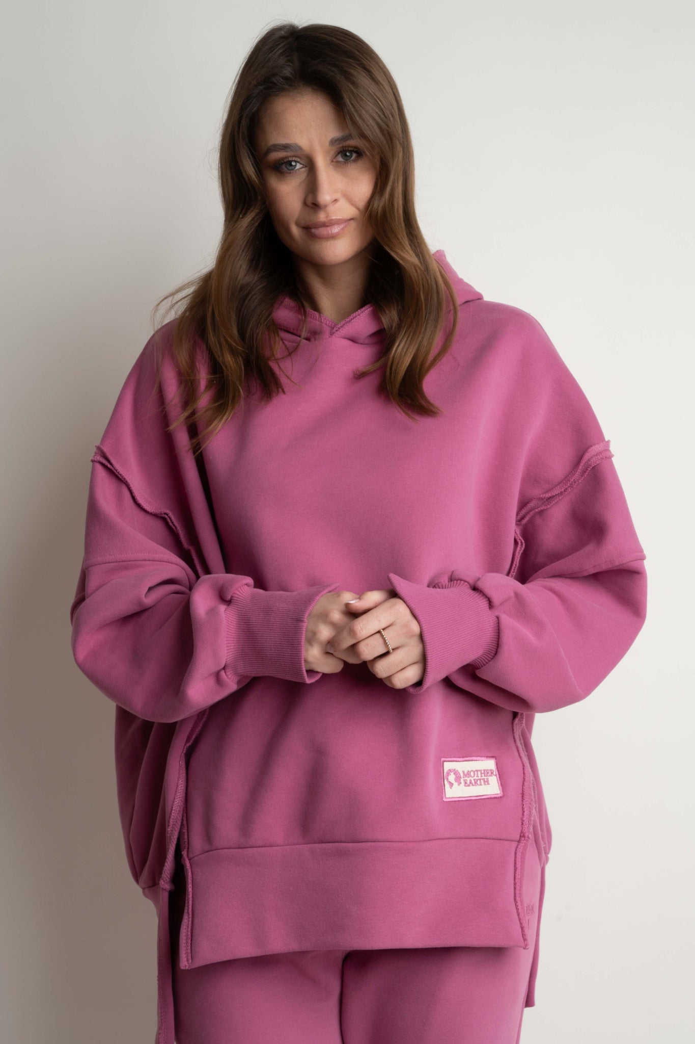 OVERSIZE HOODED SWEATSHIRT WITH SIDE SLOTS FUCHSIA - HOLA