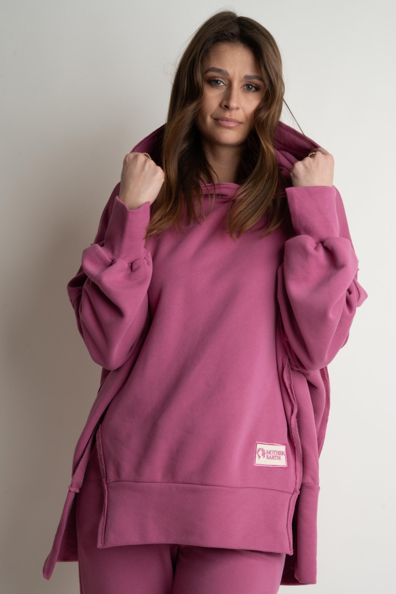 OVERSIZE HOODED SWEATSHIRT WITH SIDE SLOTS FUCHSIA - HOLA