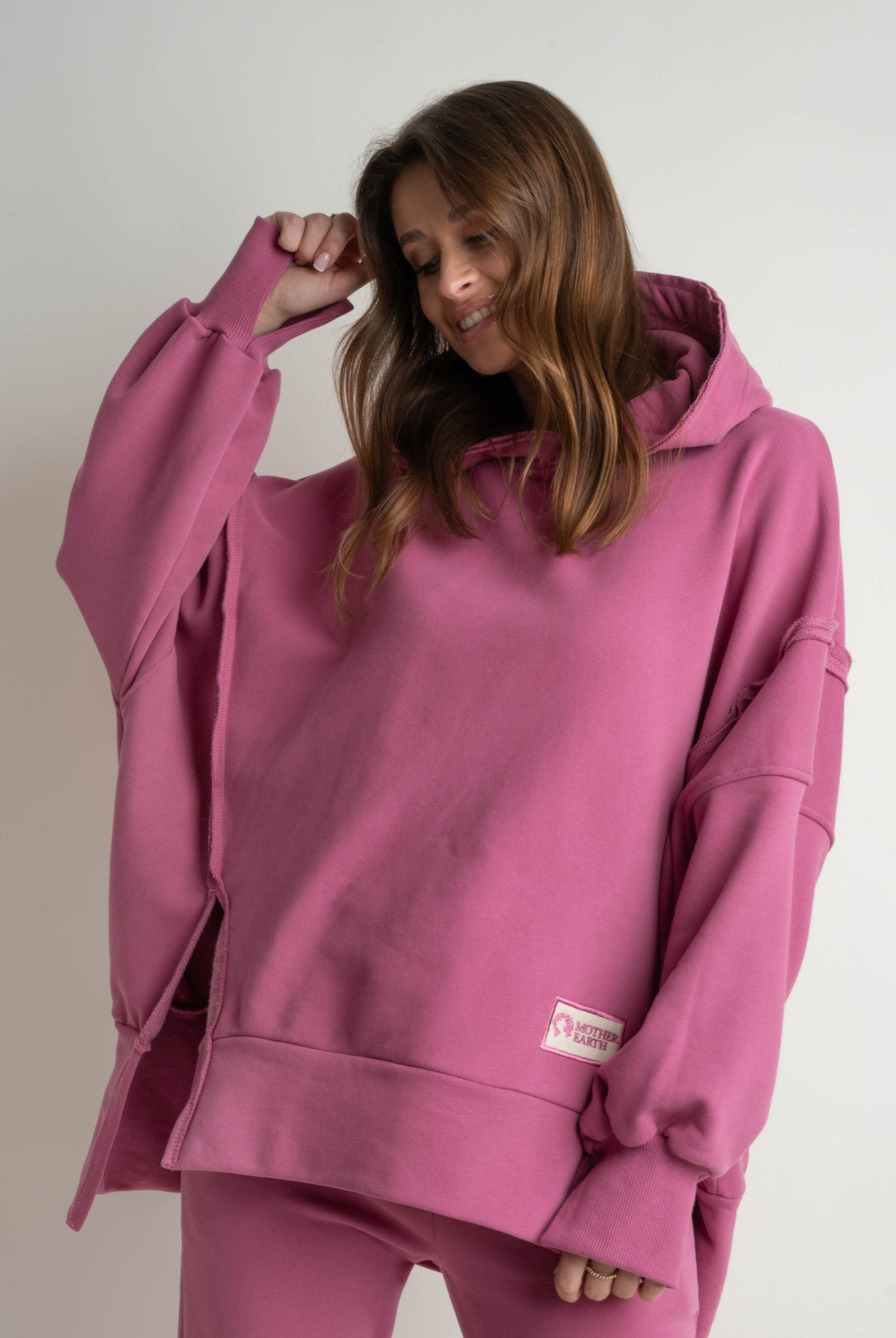 OVERSIZE HOODED SWEATSHIRT WITH SIDE SLOTS FUCHSIA - HOLA