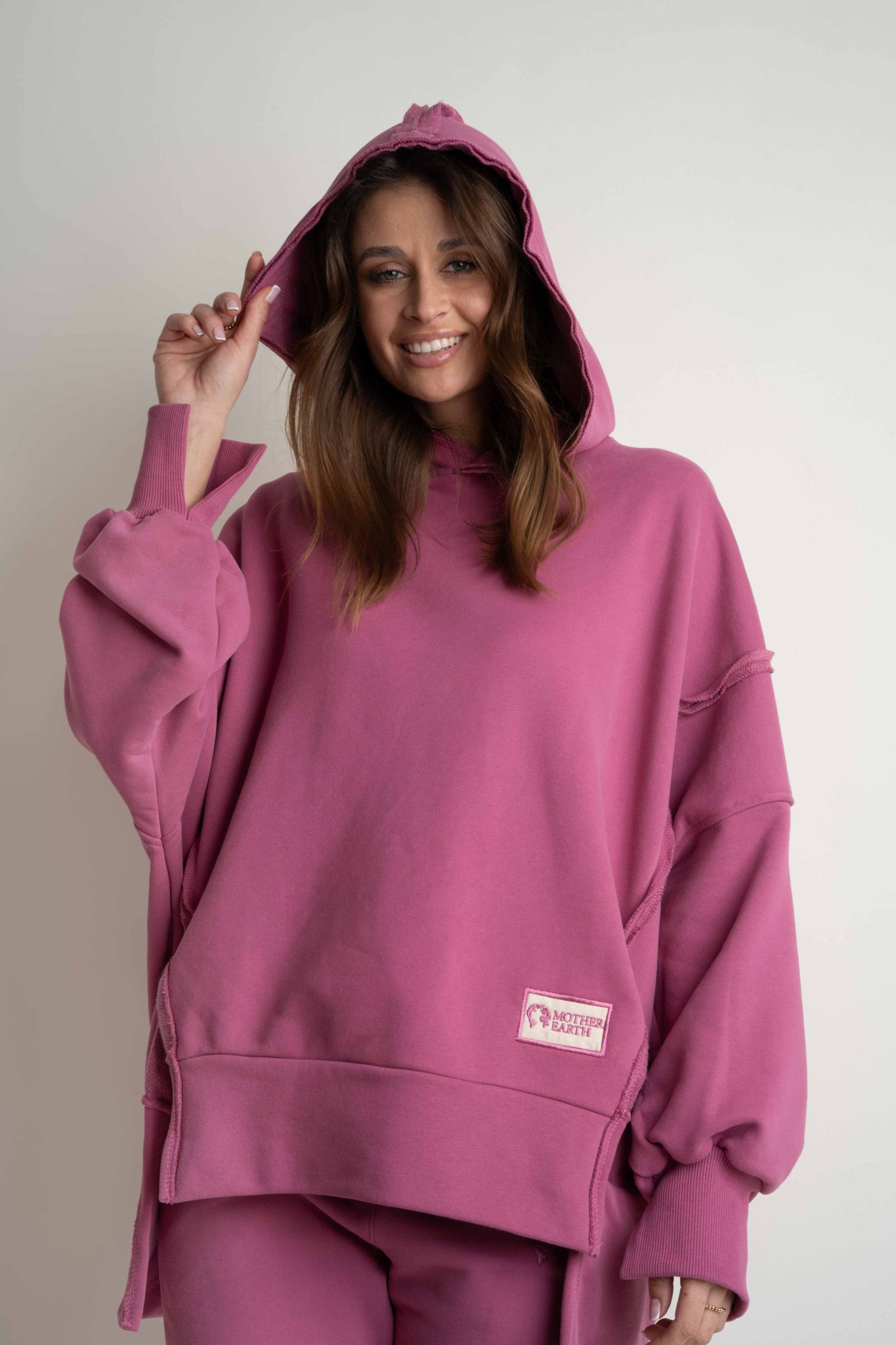 OVERSIZE HOODED SWEATSHIRT WITH SIDE SLOTS FUCHSIA - HOLA