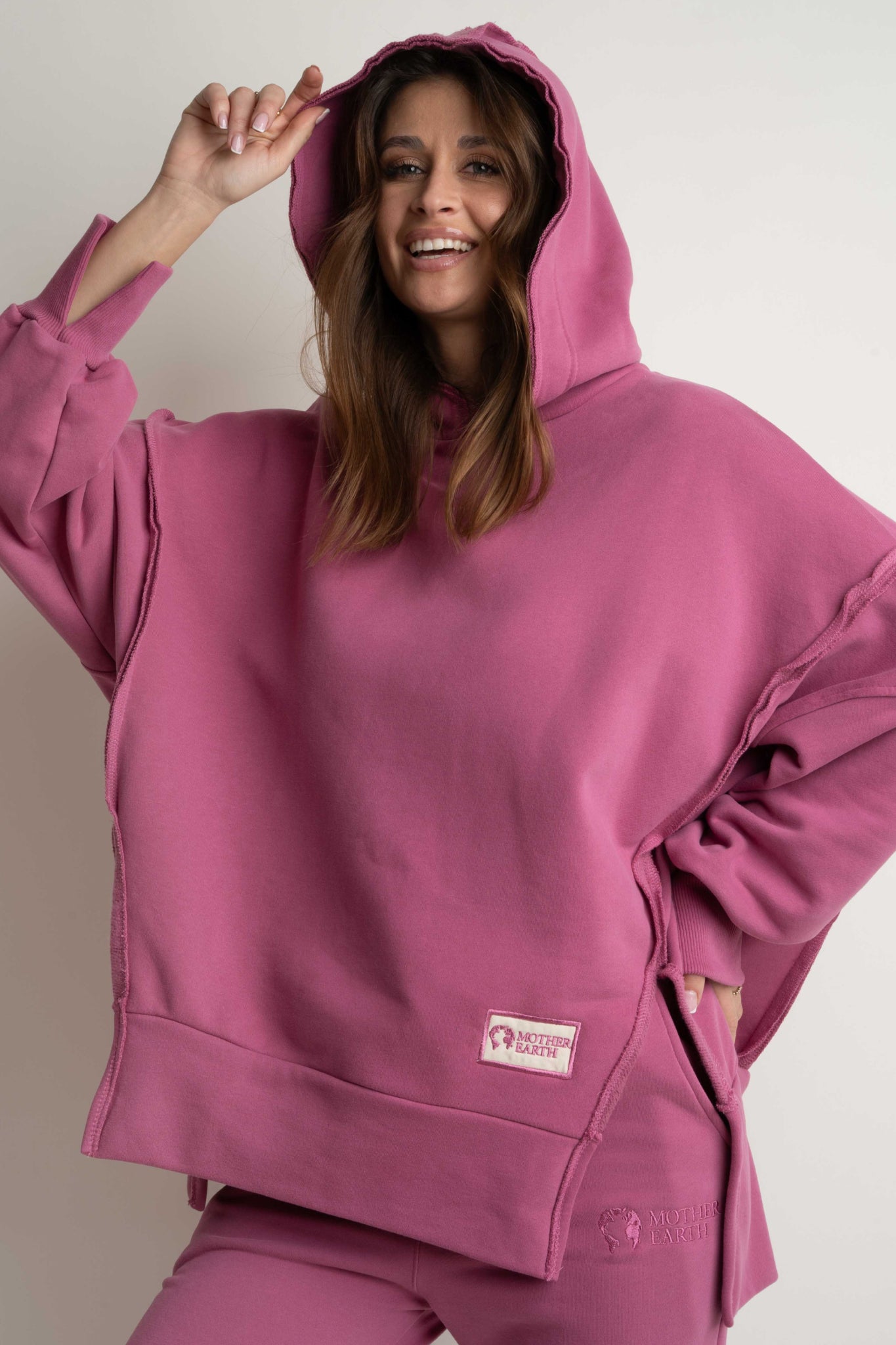 OVERSIZE HOODED SWEATSHIRT WITH SIDE SLOTS FUCHSIA - HOLA