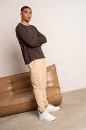 T-SHIRT OVERSIZE Z DELIKATNYM EFEKTEM SPRANIA CIEMNOBRĄZOWY - TOBALAI