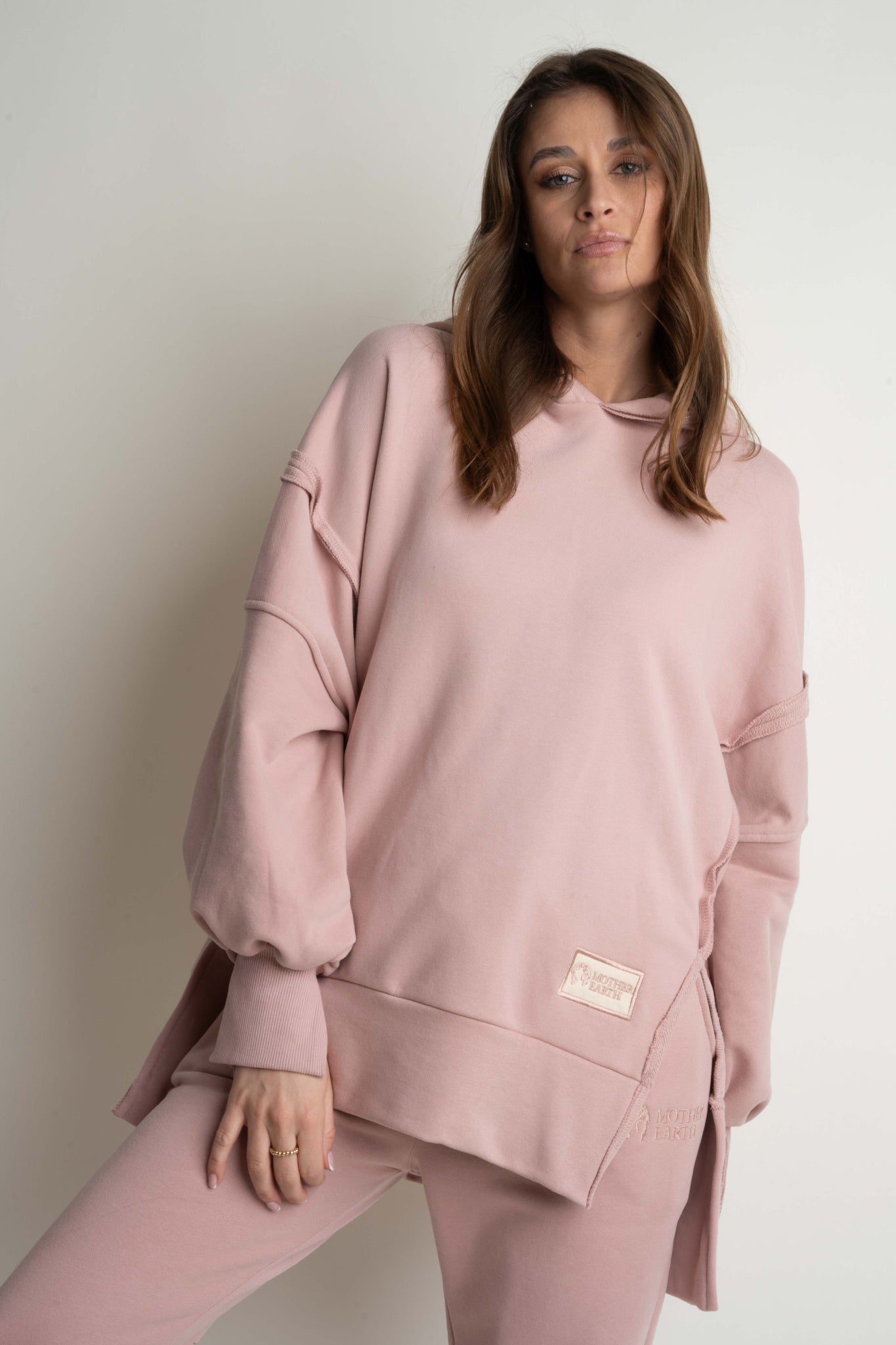 OVERSIZE HOODED SWEATSHIRT WITH SIDE SLOTS LIGHT PINK - HOLA