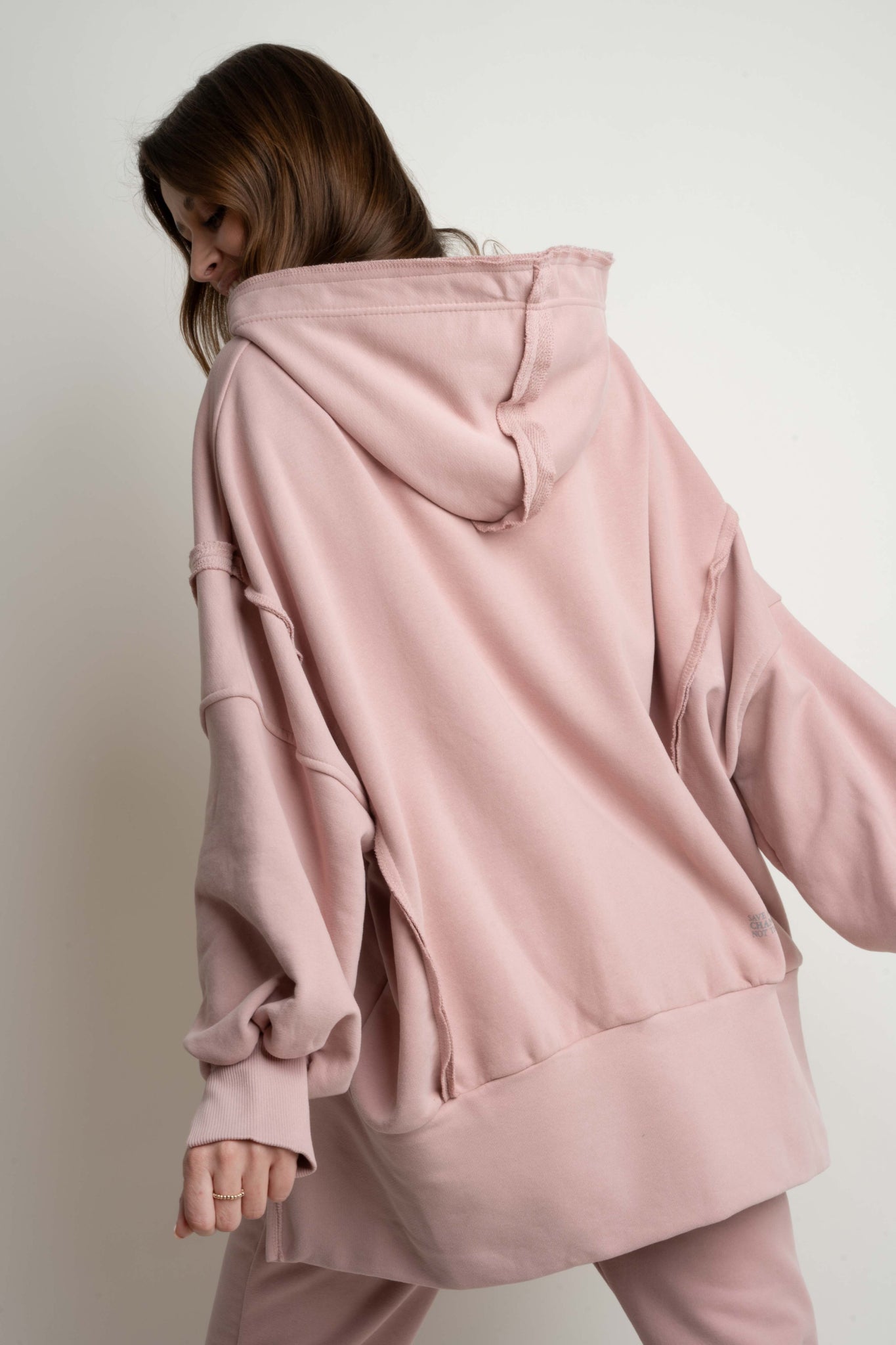 OVERSIZE HOODED SWEATSHIRT WITH SIDE SLOTS LIGHT PINK - HOLA