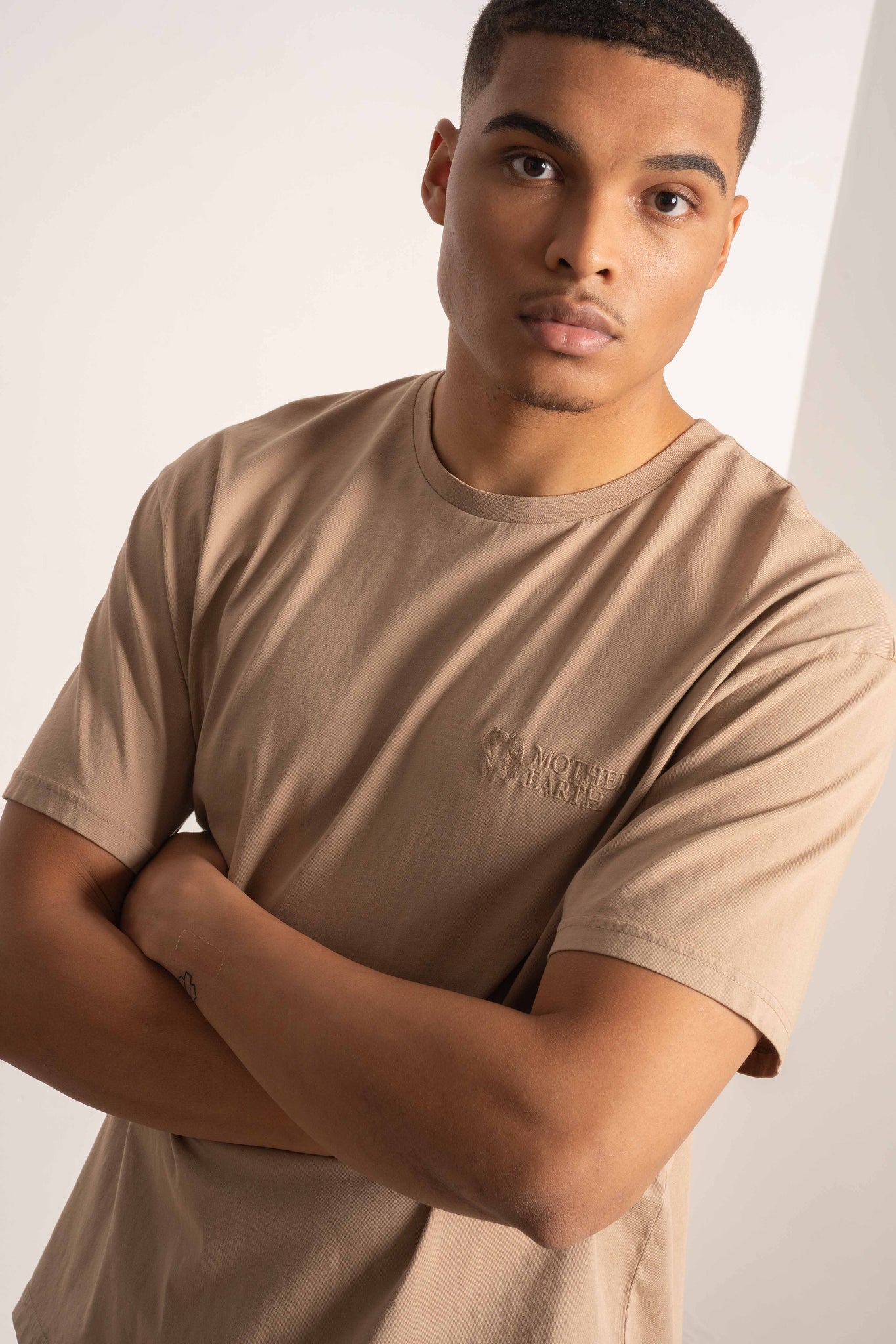 OVERSIZED T-SHIRT WITH A DELICATE WASH EFFECT, BEIGE - MOROTAI