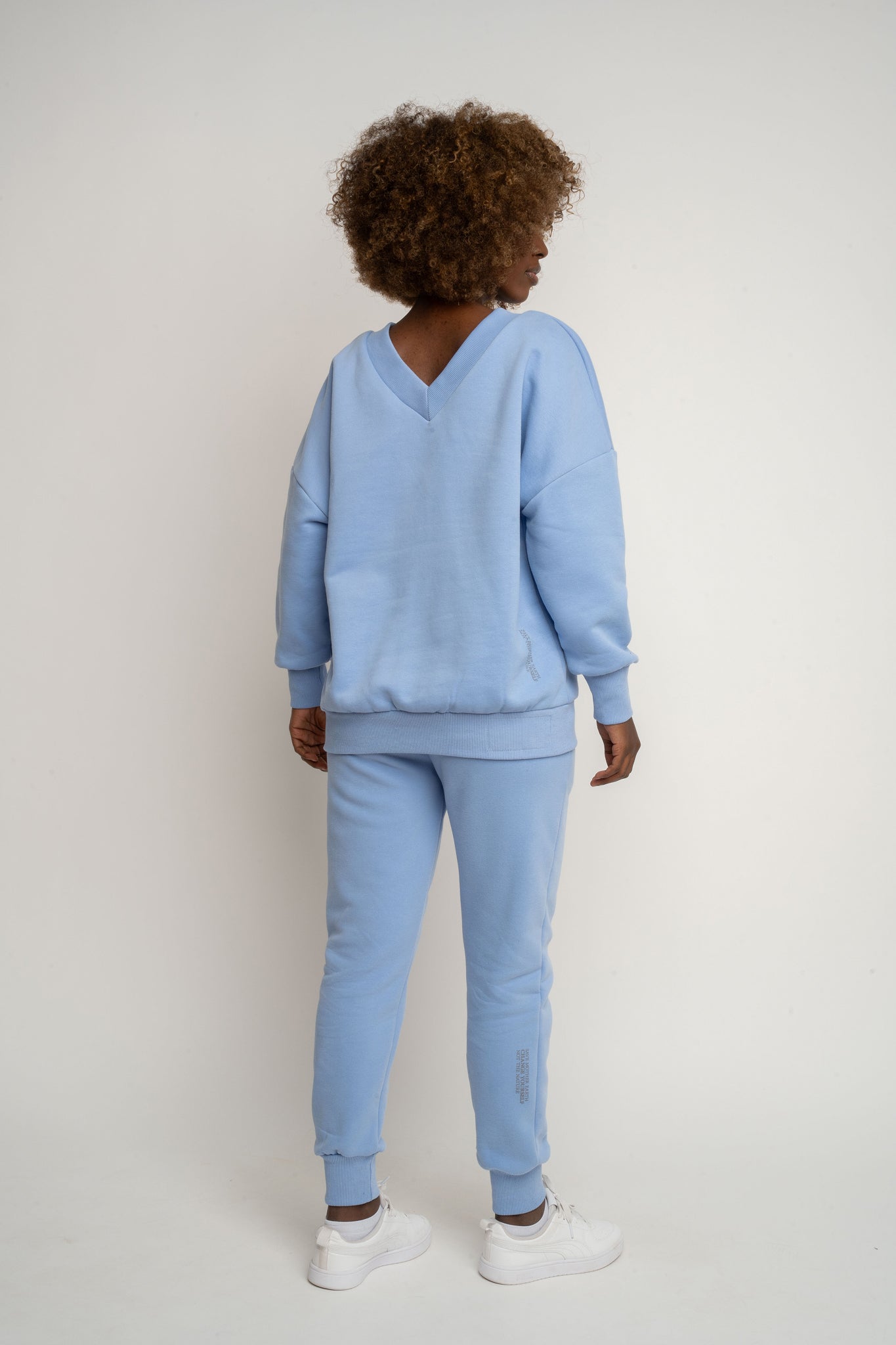 BLUZA Z DEKOLTEM OVERSIZE BŁĘKITNA - BISCOE