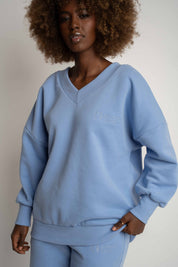 BLUZA Z DEKOLTEM OVERSIZE BŁĘKITNA - BISCOE