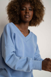 BLUZA Z DEKOLTEM OVERSIZE BŁĘKITNA - BISCOE
