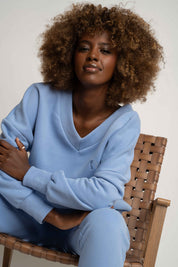 BLUZA Z DEKOLTEM OVERSIZE BŁĘKITNA - BISCOE