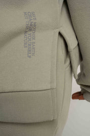 BLUZA O KROJU REGULAR FIT Z DŁUŻSZYM TYŁEM OLIWKOWA - COOK