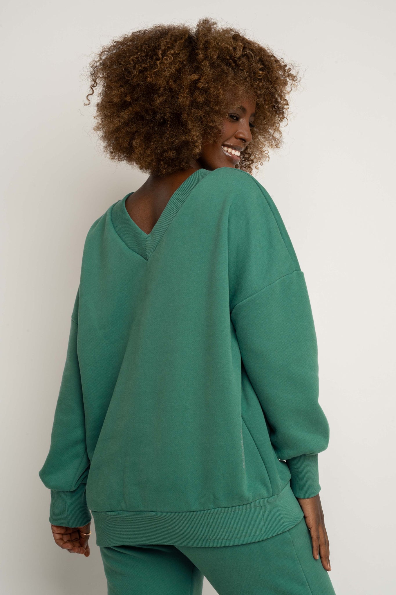 BLUZA Z DEKOLTEM OVERSIZE ZIELONA - BISCOE