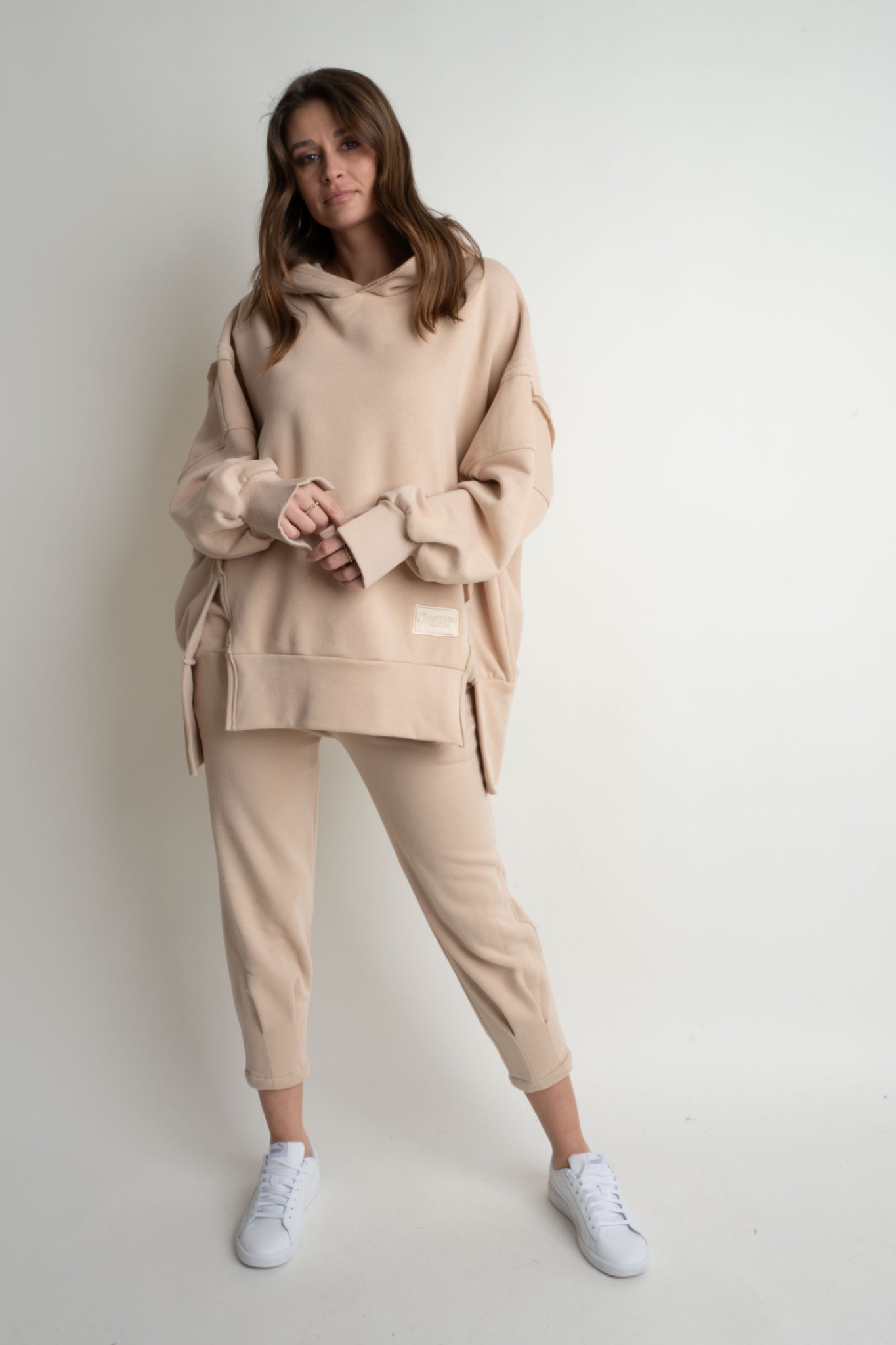 OVERSIZE HOODED SWEATSHIRT WITH SIDE SLOTS BEIGE - HOLA