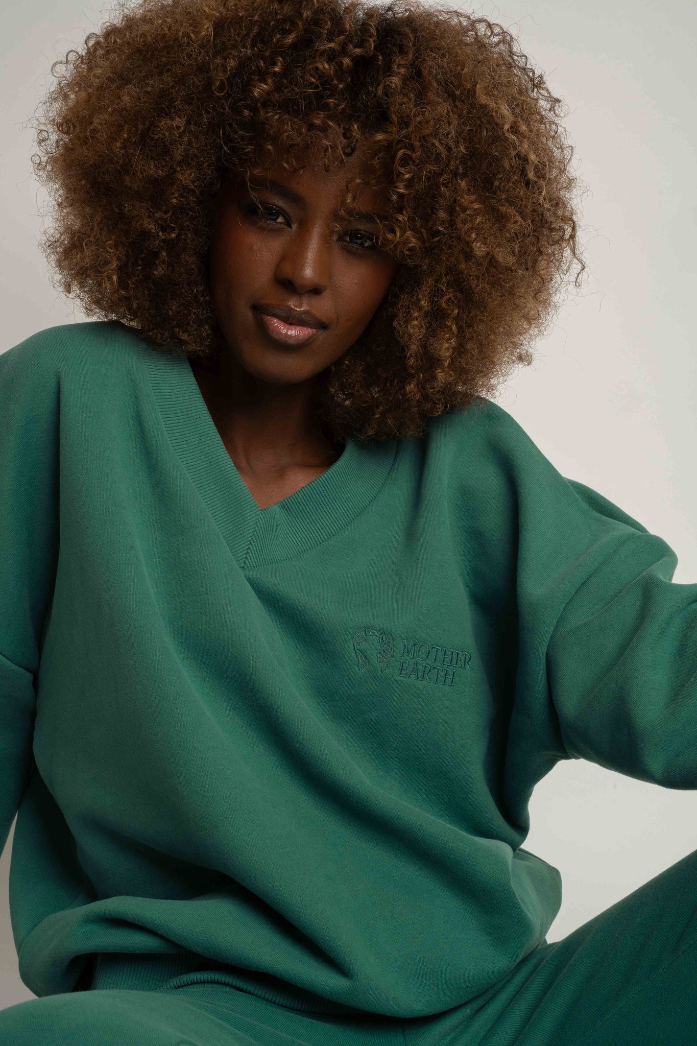 BLUZA Z DEKOLTEM OVERSIZE ZIELONA - BISCOE