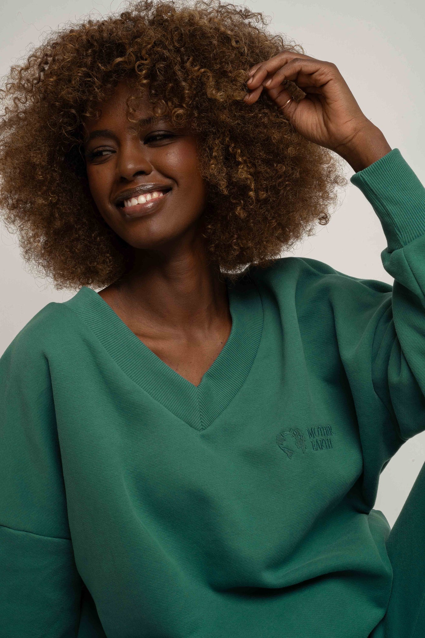 BLUZA Z DEKOLTEM OVERSIZE ZIELONA - BISCOE