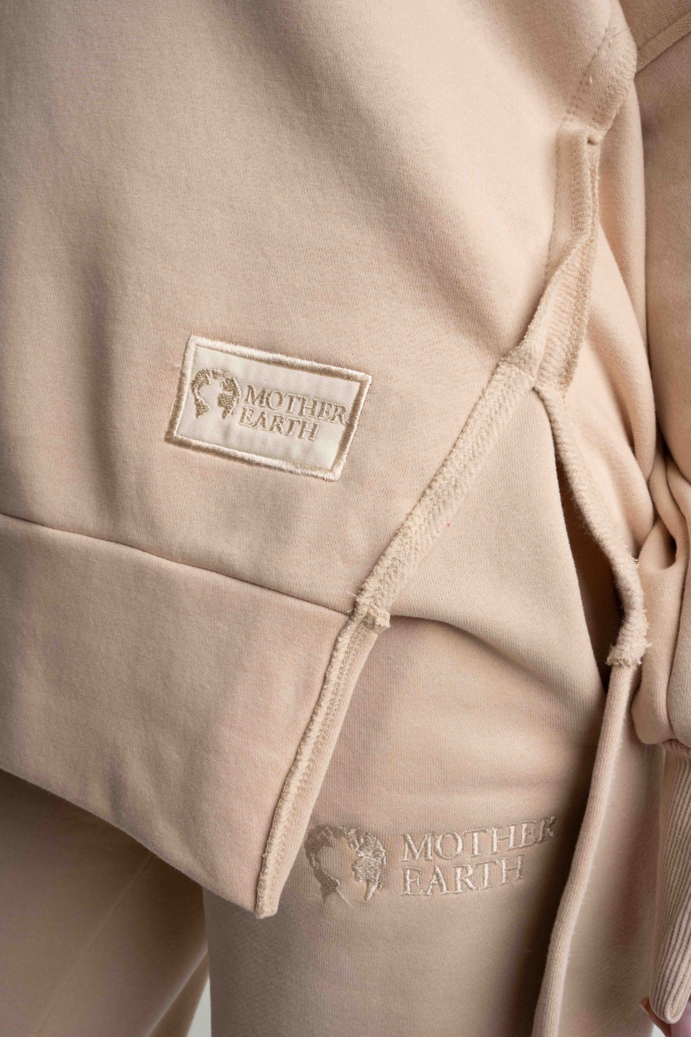 OVERSIZE HOODED SWEATSHIRT WITH SIDE SLOTS BEIGE - HOLA