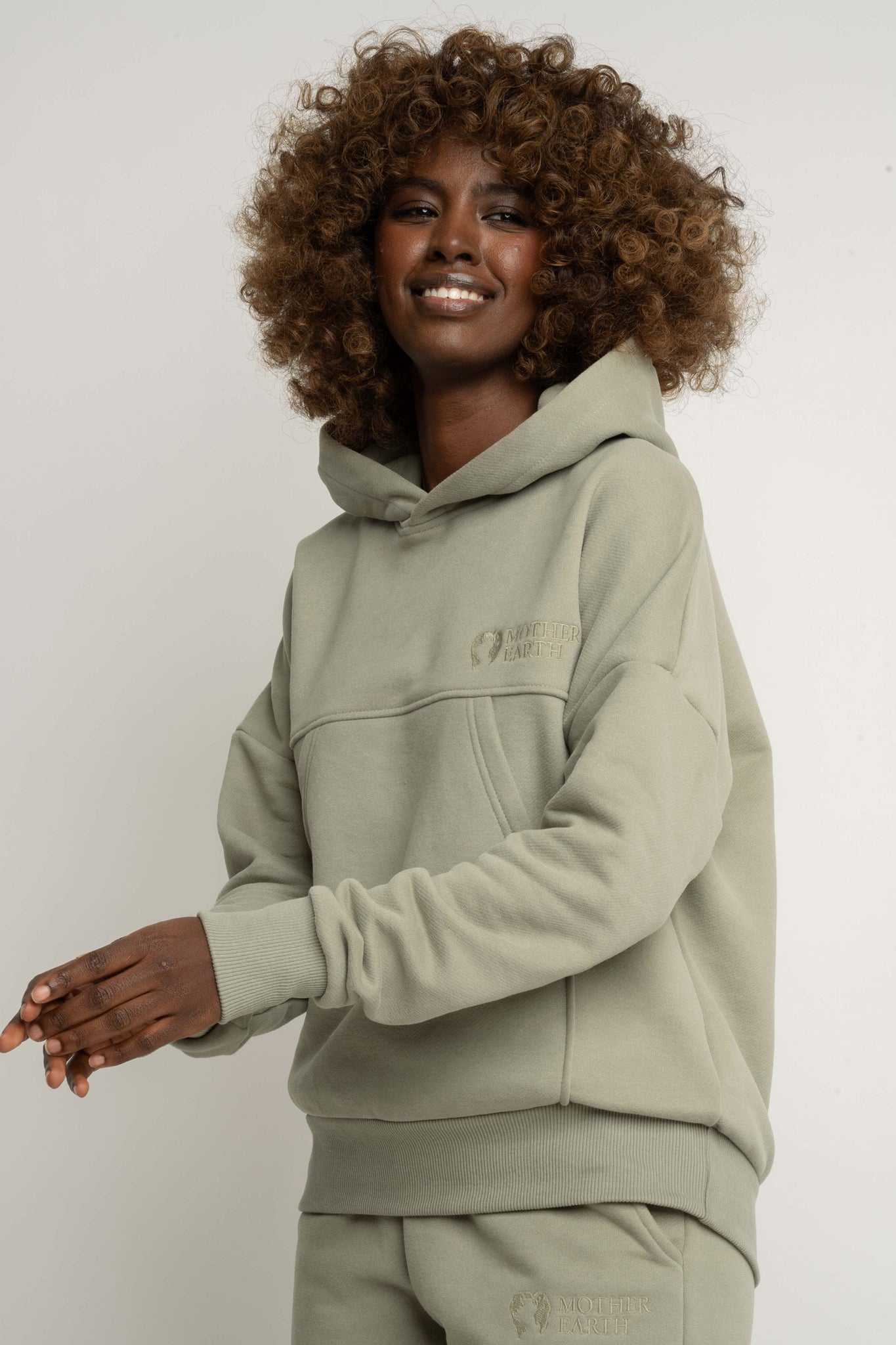 BLUZA Z KAPTUREM OLIWKOWA - MURIA