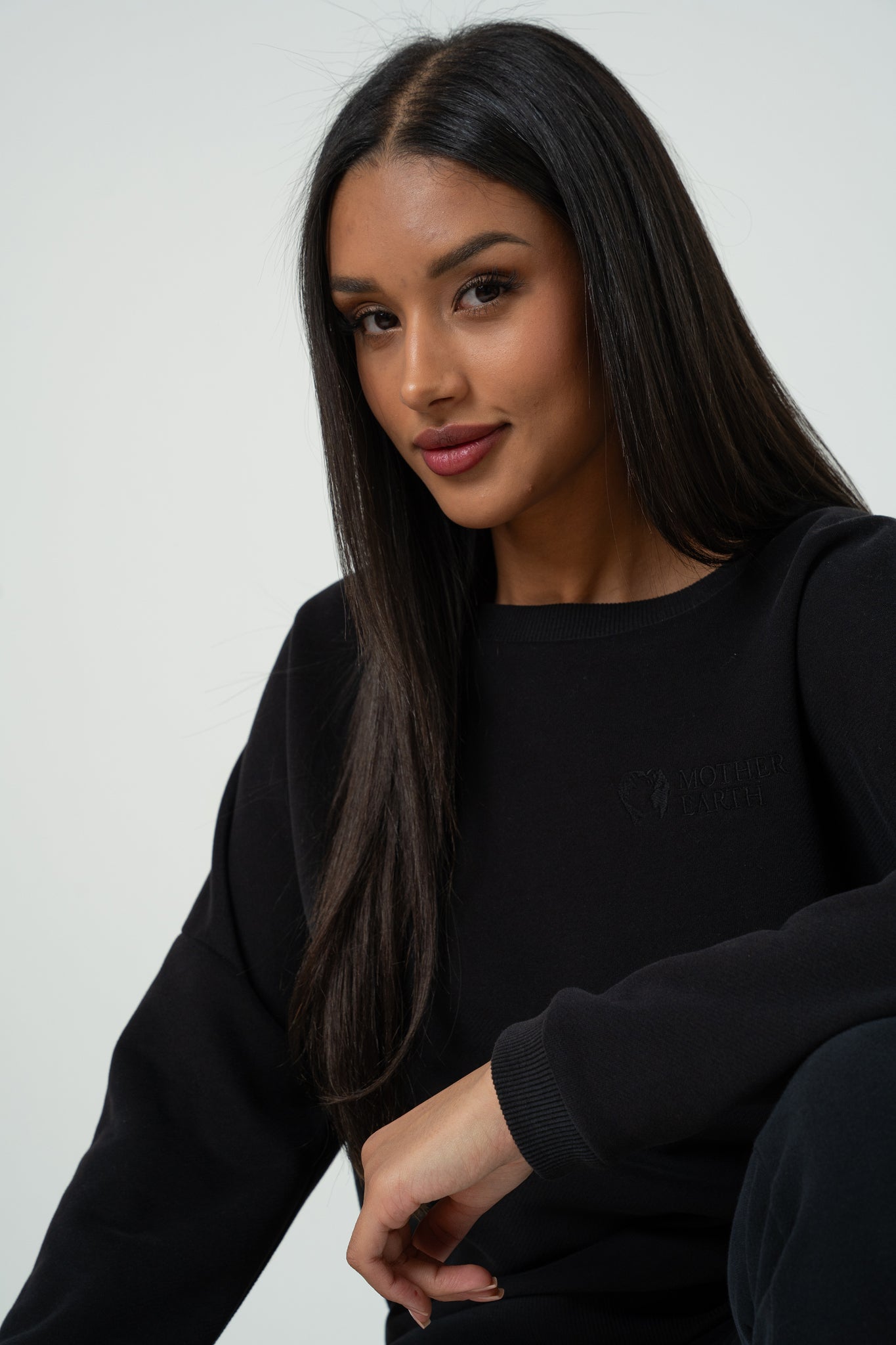 BLUZA OVERSIZE Z SZEROKIM DEKOLTEM CZARNA - MULL