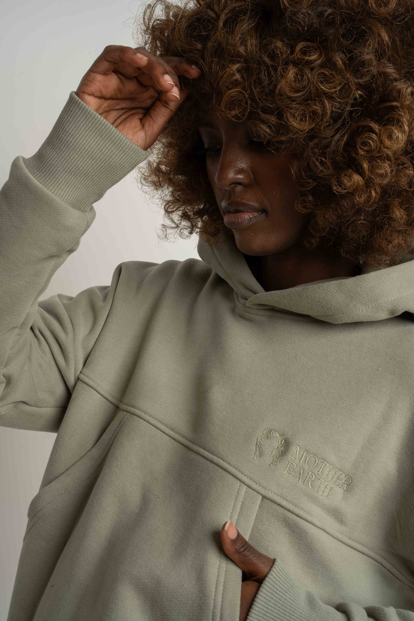 BLUZA Z KAPTUREM OLIWKOWA - MURIA